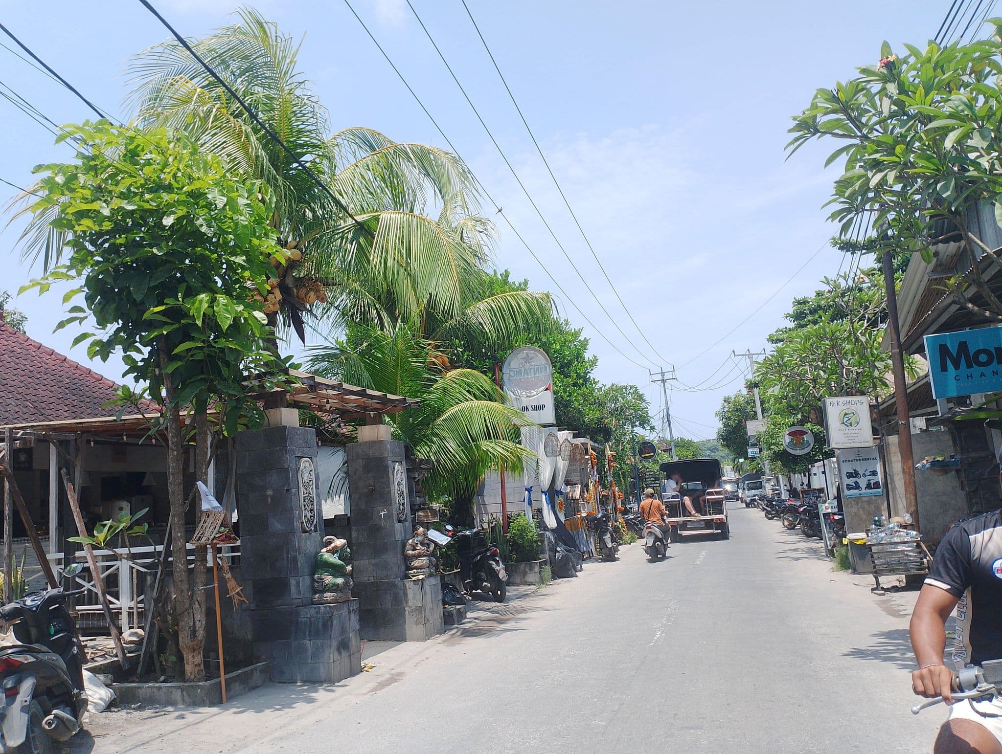 Street view near D and B Lembongan By DeWizZ Management, Klungkung — © patricioximenes (CC BY-SA · Mapillary)