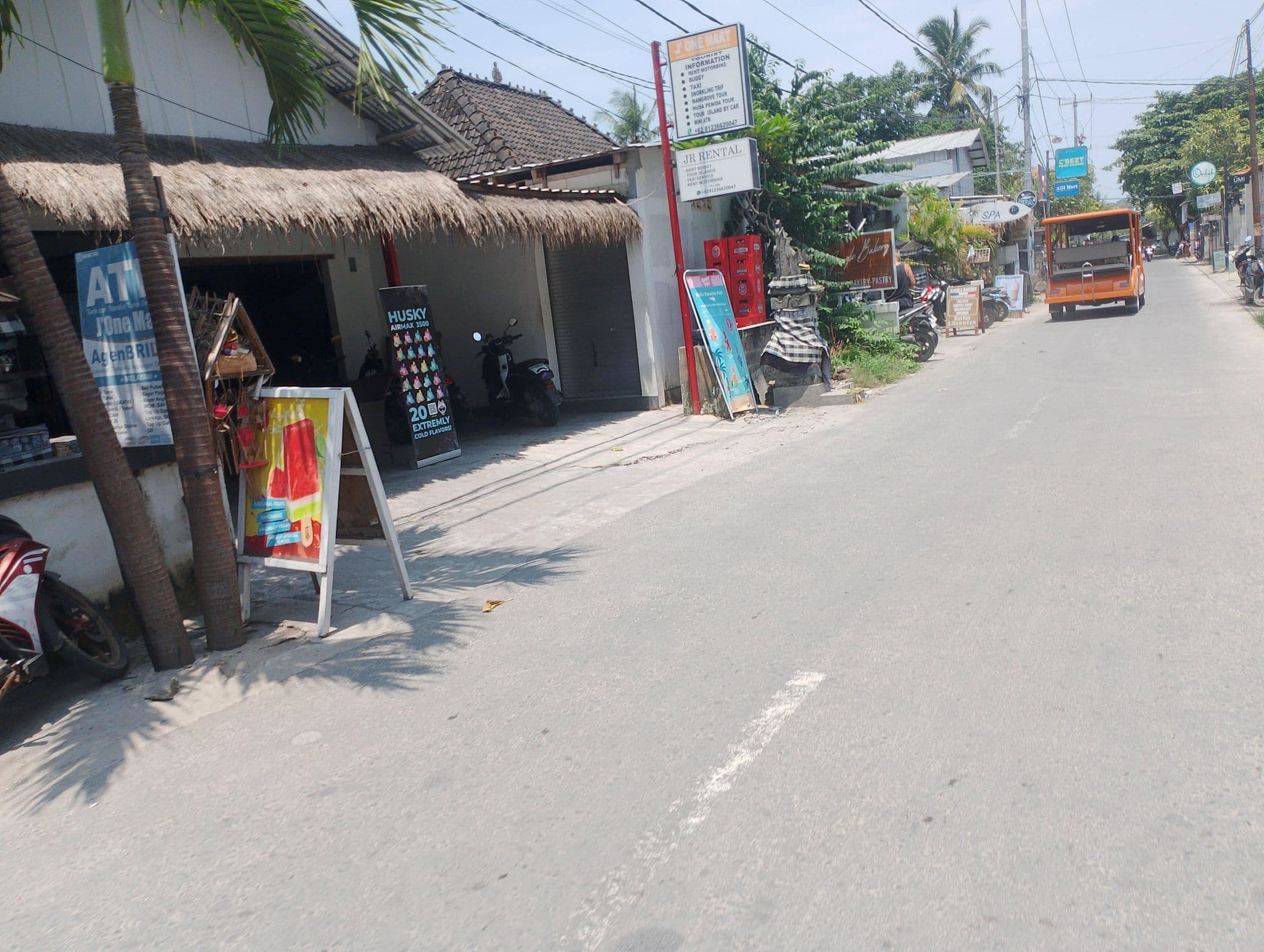 Street view near Bobo Bungalow, Klungkung — © patricioximenes (CC BY-SA · Mapillary)