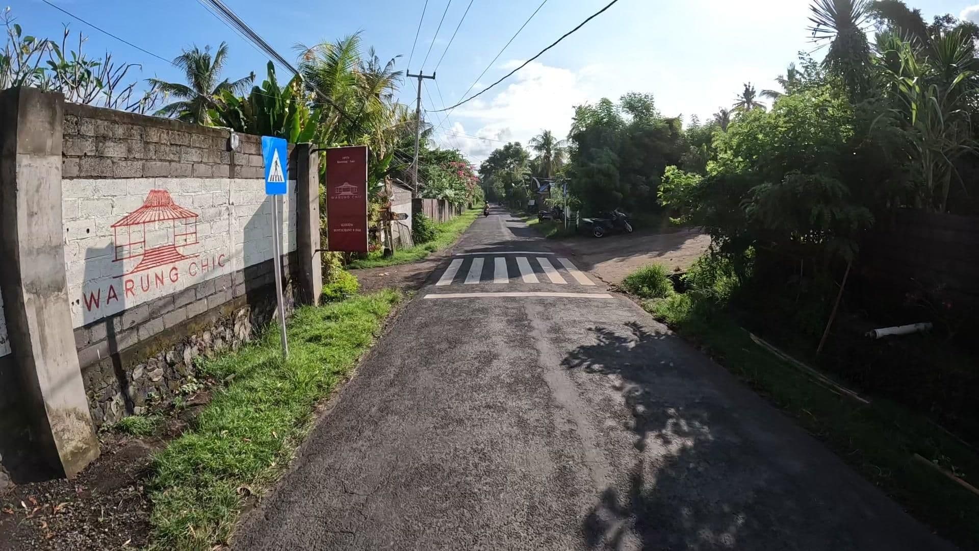 Street view near Bali Cliff Glamping, Amlapura — © lucomsky (CC BY-SA · Mapillary)