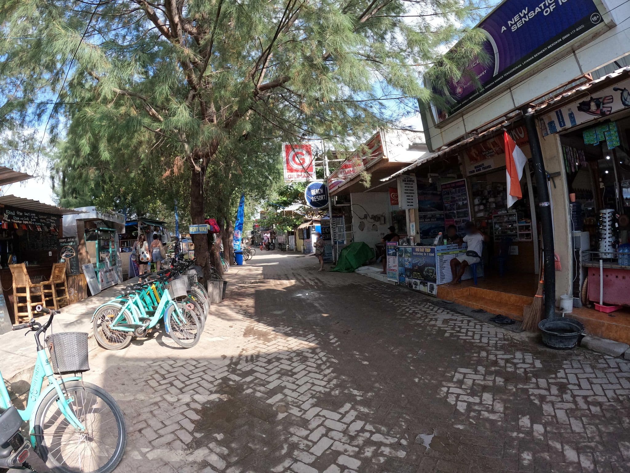 Street view near Samba Villas, Gili Trawangan — © lucomsky (CC BY-SA · Mapillary)