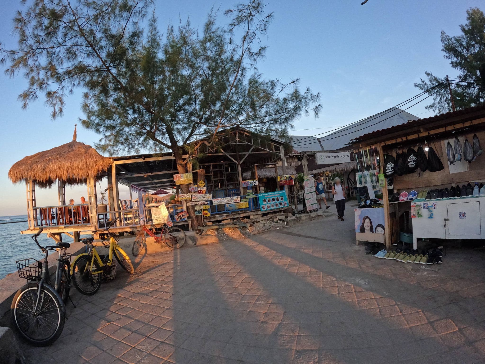 Street view near Windy bar and bungalows, Gili Trawangan — © lucomsky (CC BY-SA · Mapillary)
