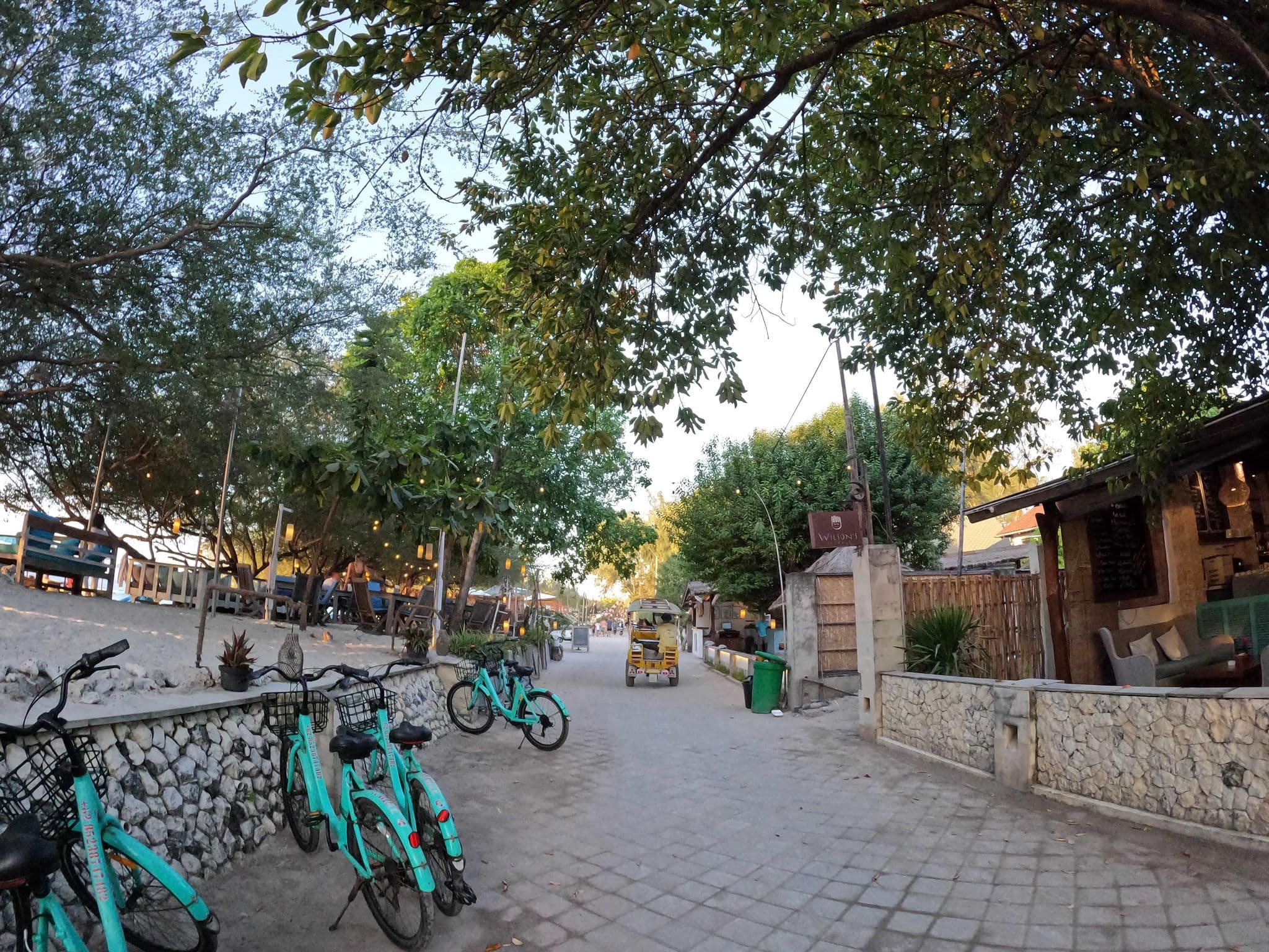 Street view near Lokanda, Gili Trawangan — © lucomsky (CC BY-SA · Mapillary)