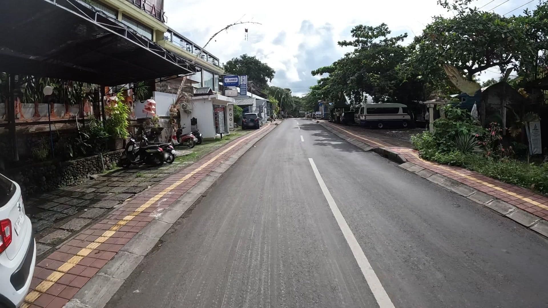 Street view near Hotel Kebun Wayan, Amlapura — © lucomsky (CC BY-SA · Mapillary)