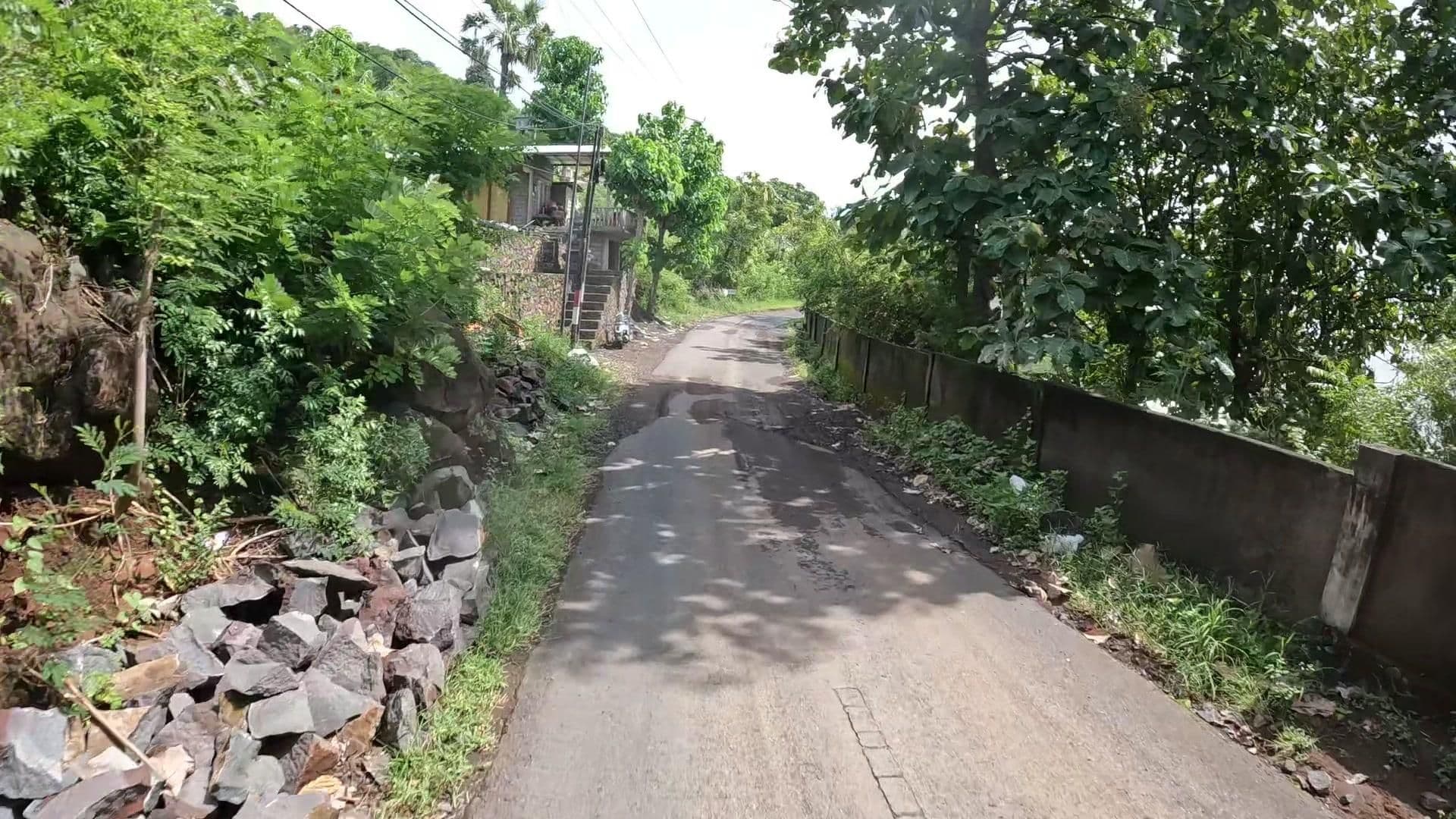 Street view near Stair Way To Heaven Bungalow & Restaurant, Amlapura — © lucomsky (CC BY-SA · Mapillary)