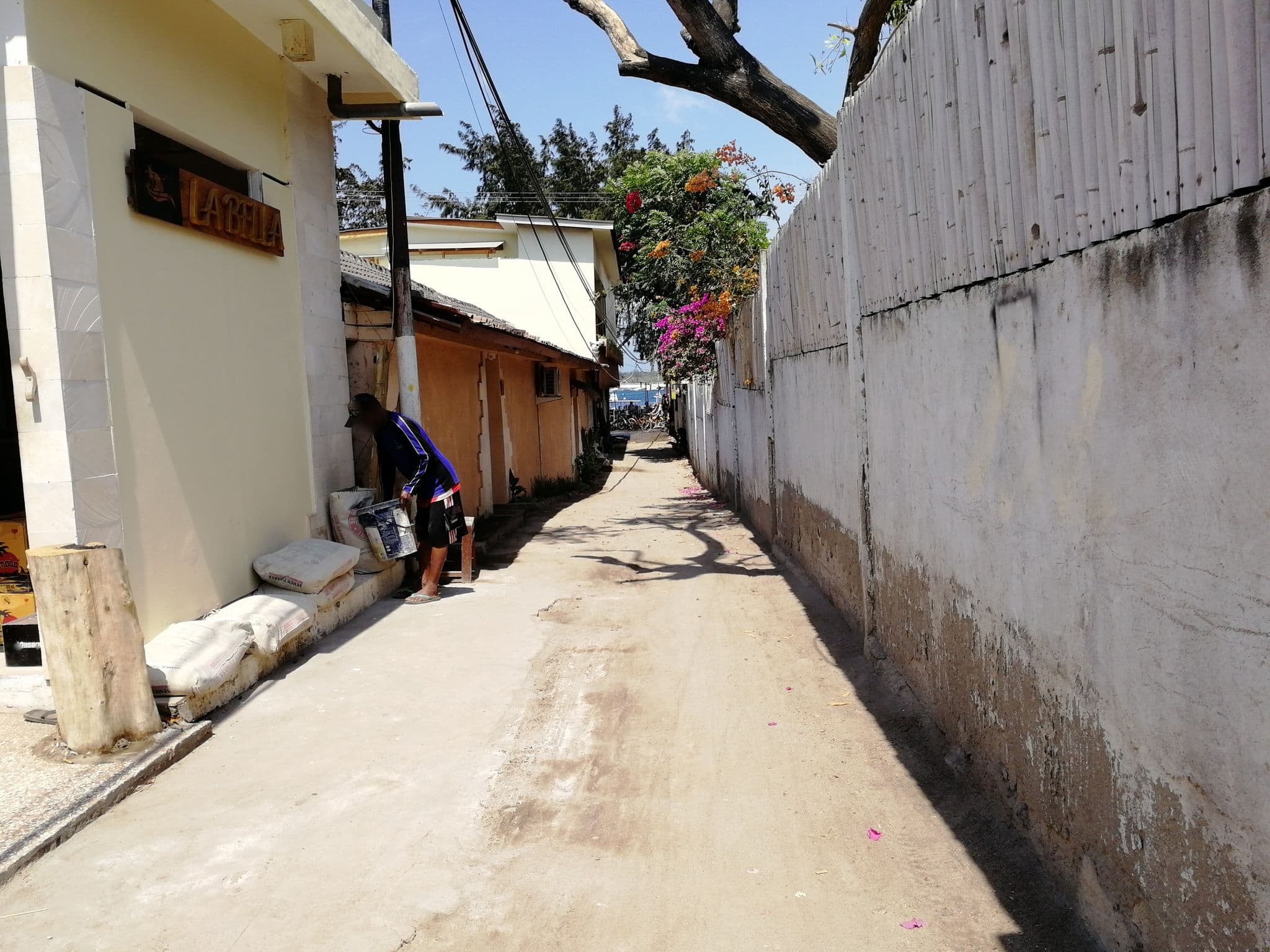 Street view near Gili Smile, Gili Trawangan — © thewayofmando (CC BY-SA · Mapillary)