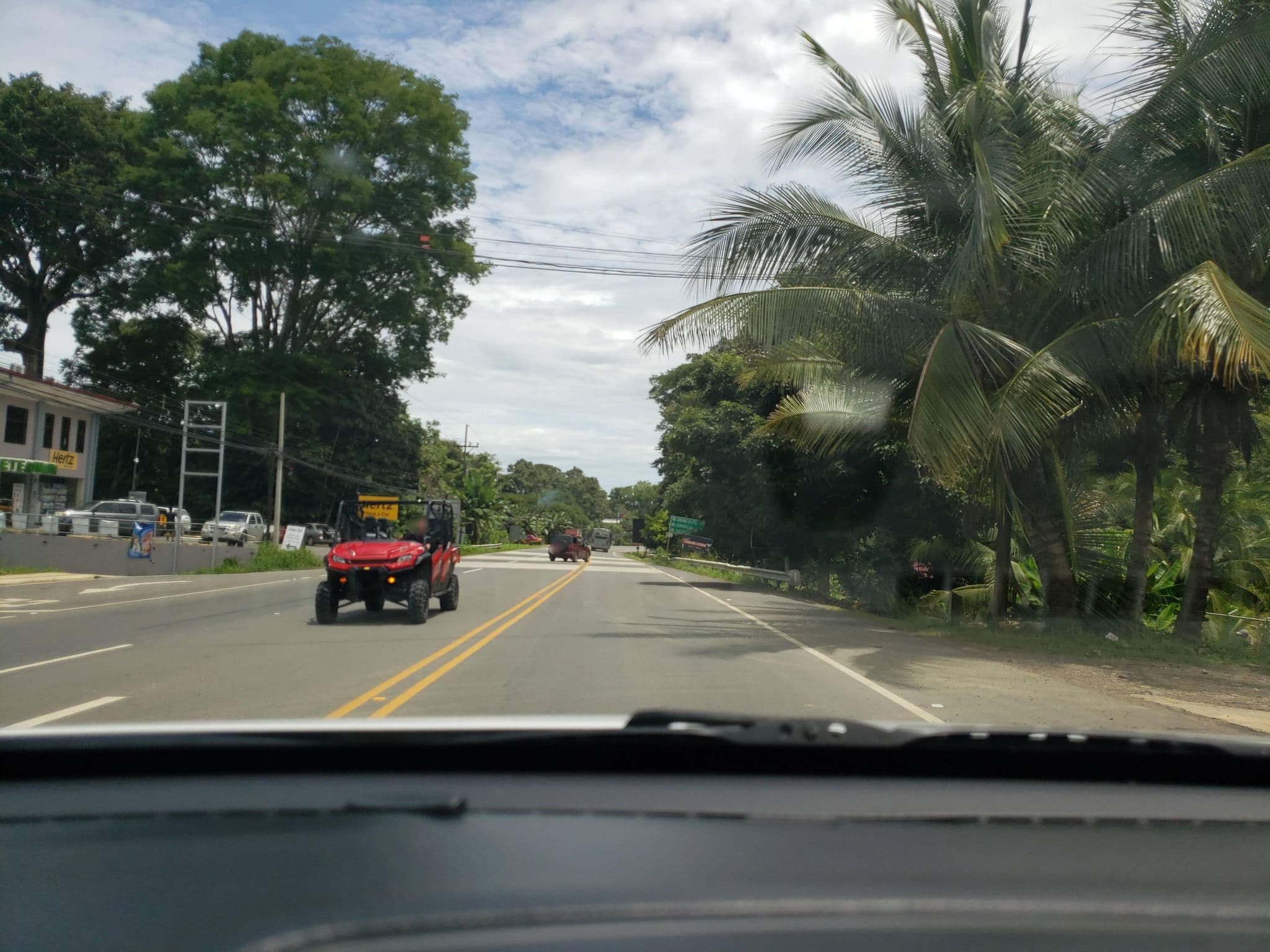 Street view near Paso de Ballenas, Uvita