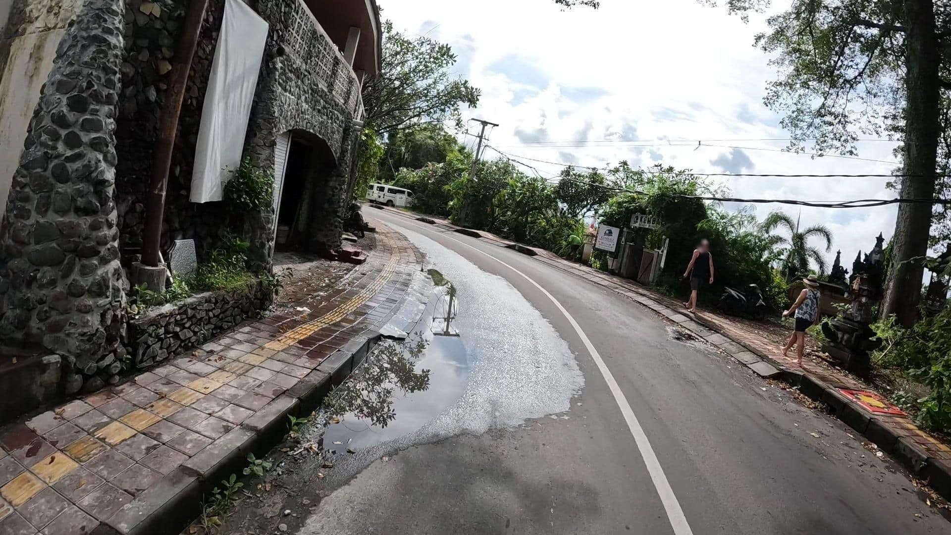 Street view near Three Brothers Bungalows Bu Kadek, Amlapura — © lucomsky (CC BY-SA · Mapillary)