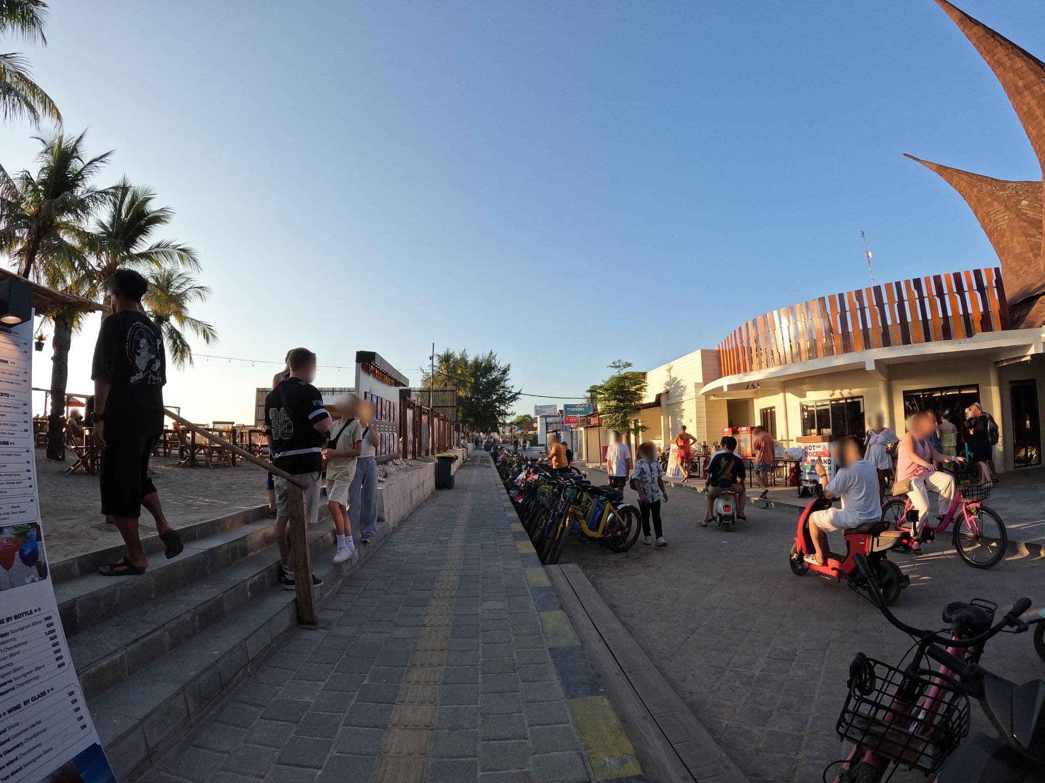 Street view near Queen Villa Resort & Spa, Gili Trawangan — © lucomsky (CC BY-SA · Mapillary)