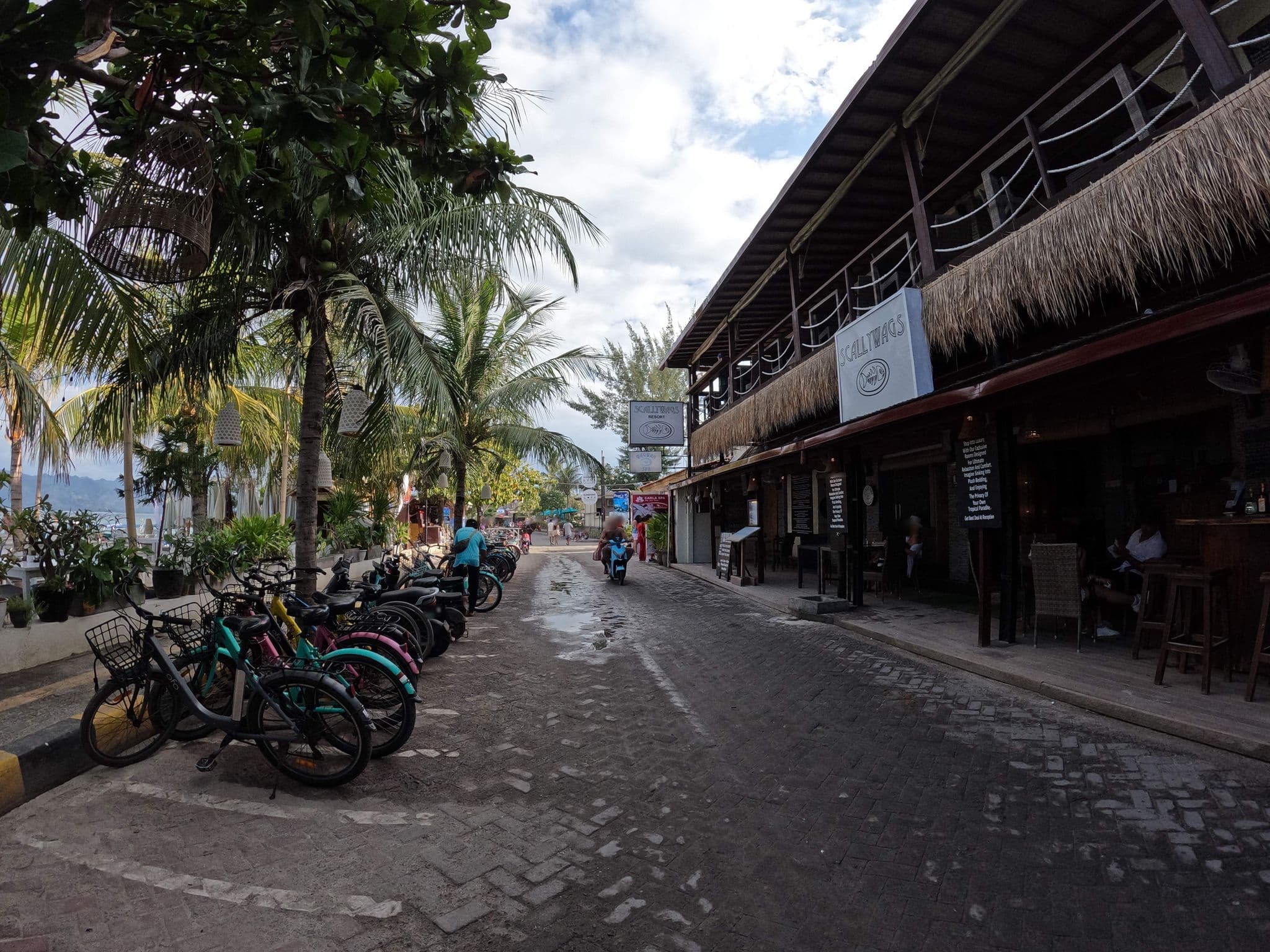 Street view near Scallywags Resort  - Gili Trawangan, Gili Trawangan — © lucomsky (CC BY-SA · Mapillary)