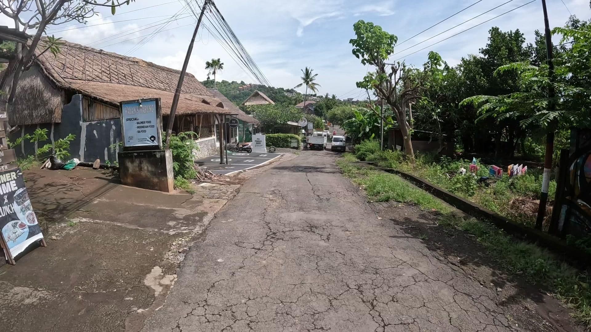 Street view near C'est Bon Homestay 2, Amlapura — © lucomsky (CC BY-SA · Mapillary)