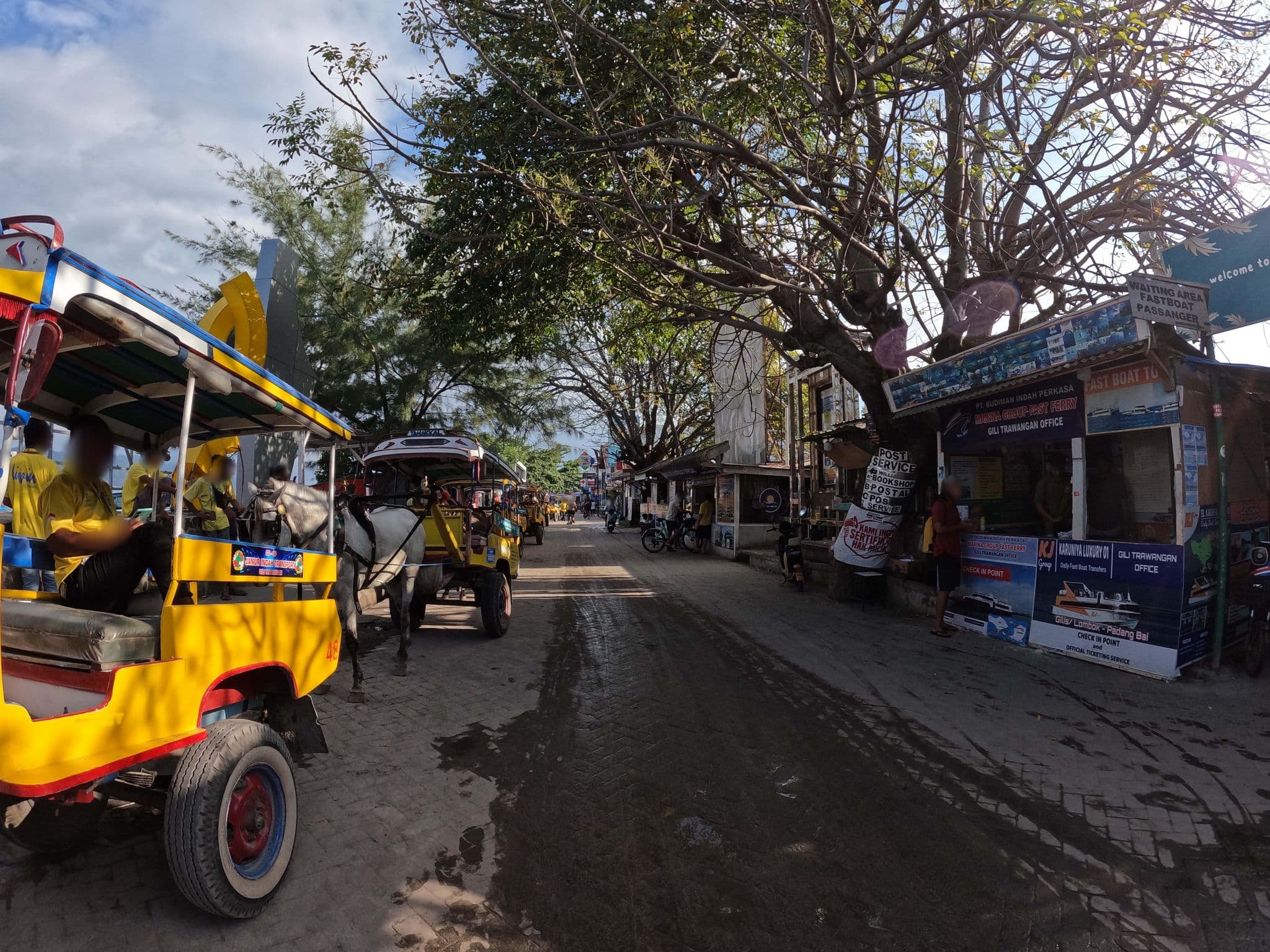 Street view near Emalia Home Stay, Gili Trawangan — © lucomsky (CC BY-SA · Mapillary)