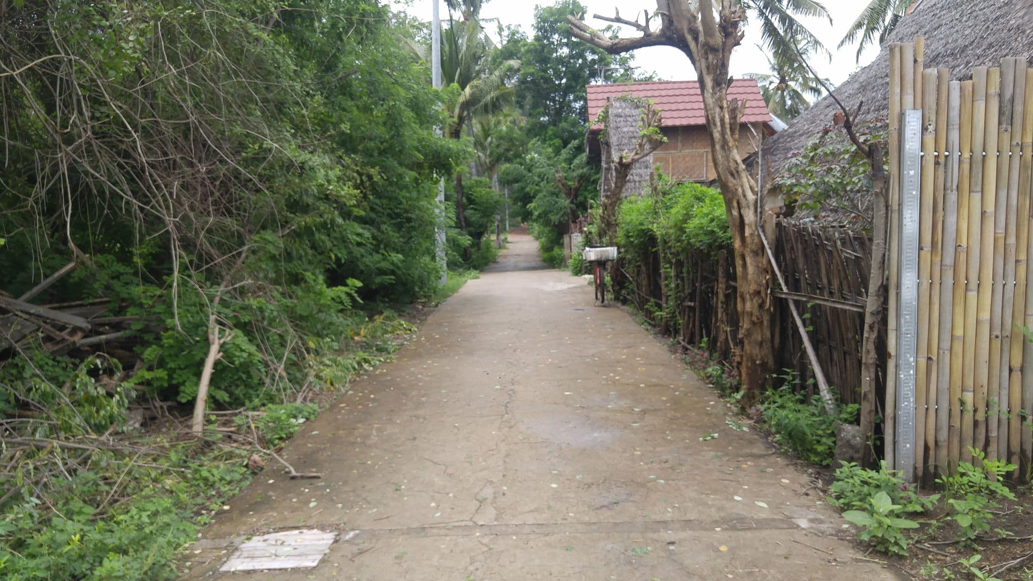 Street view near Meno Suite, Gili Trawangan — © eneerhut (CC BY-SA · Mapillary)