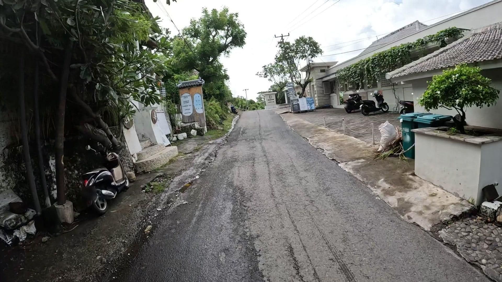 Street view near Alamat Anda Kusuma Jaya Indah Bungalows, Amlapura — © lucomsky (CC BY-SA · Mapillary)