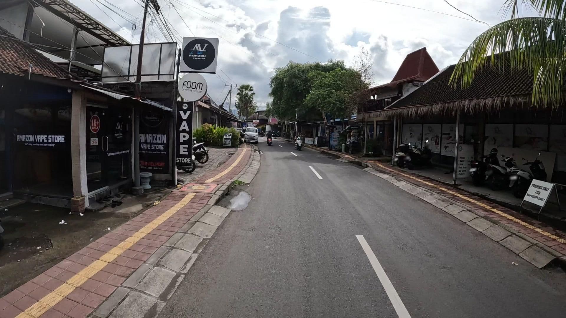 Street view near Bila Restaurant & Bungalows, Amlapura — © lucomsky (CC BY-SA · Mapillary)
