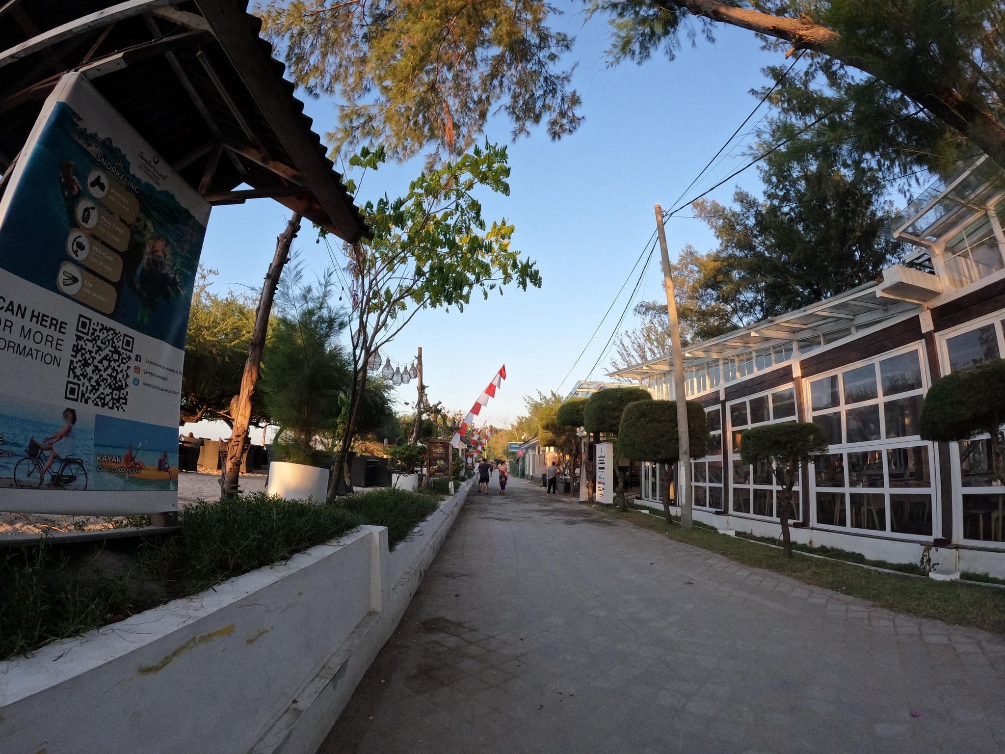 Street view near Jambuluwuk Oceano Resort, Gili Trawangan — © lucomsky (CC BY-SA · Mapillary)