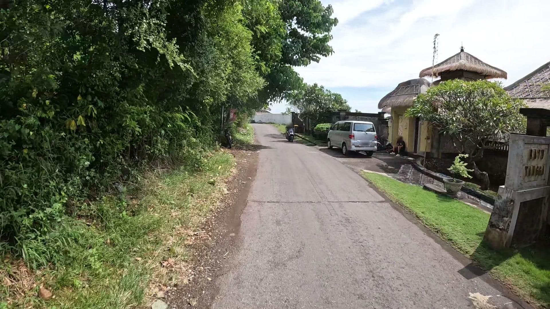 Street view near Villa Aquamarine, Bali, Amlapura — © lucomsky (CC BY-SA · Mapillary)