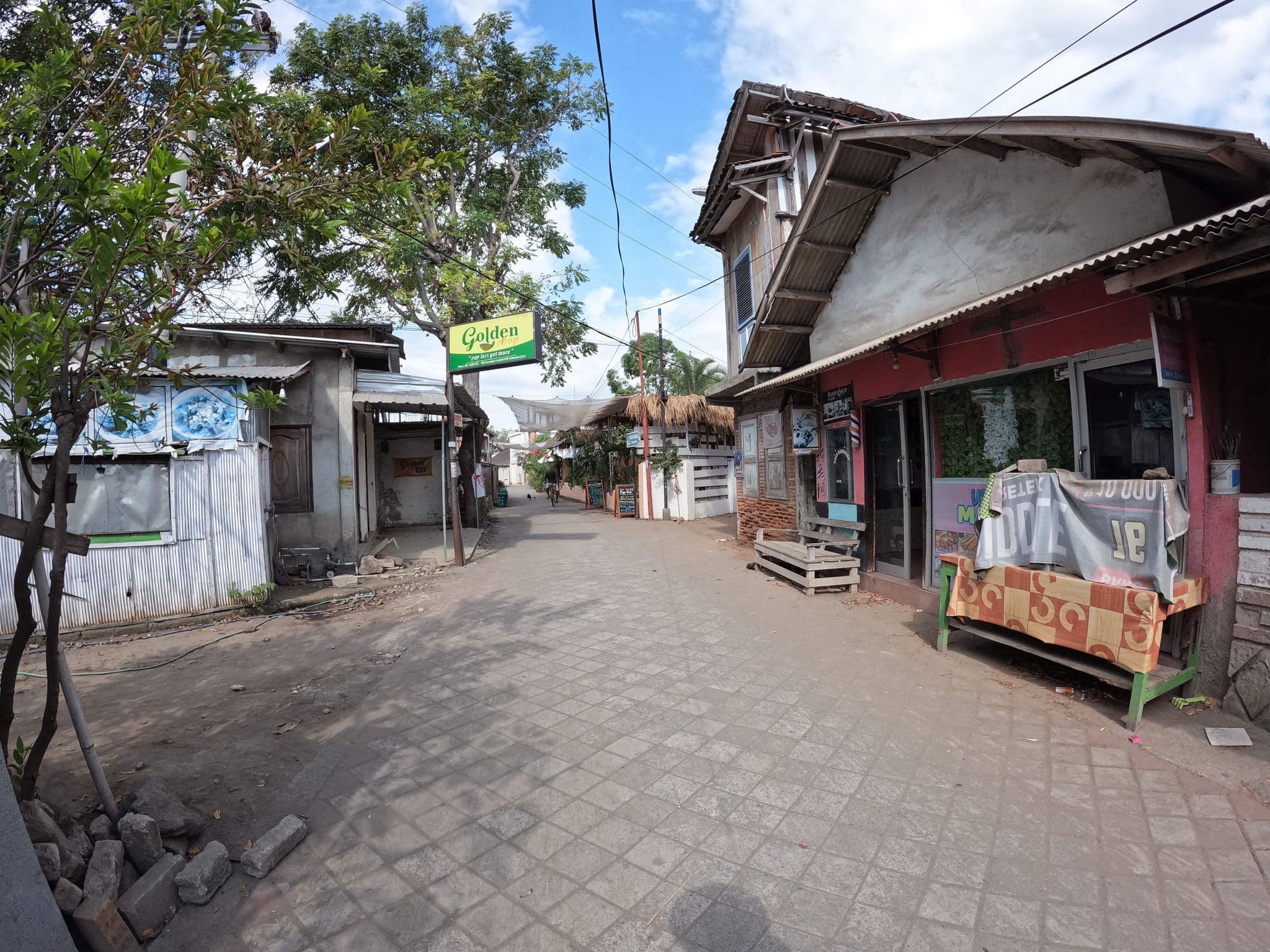 Street view near Cindy Homestay, Gili Trawangan — © lucomsky (CC BY-SA · Mapillary)
