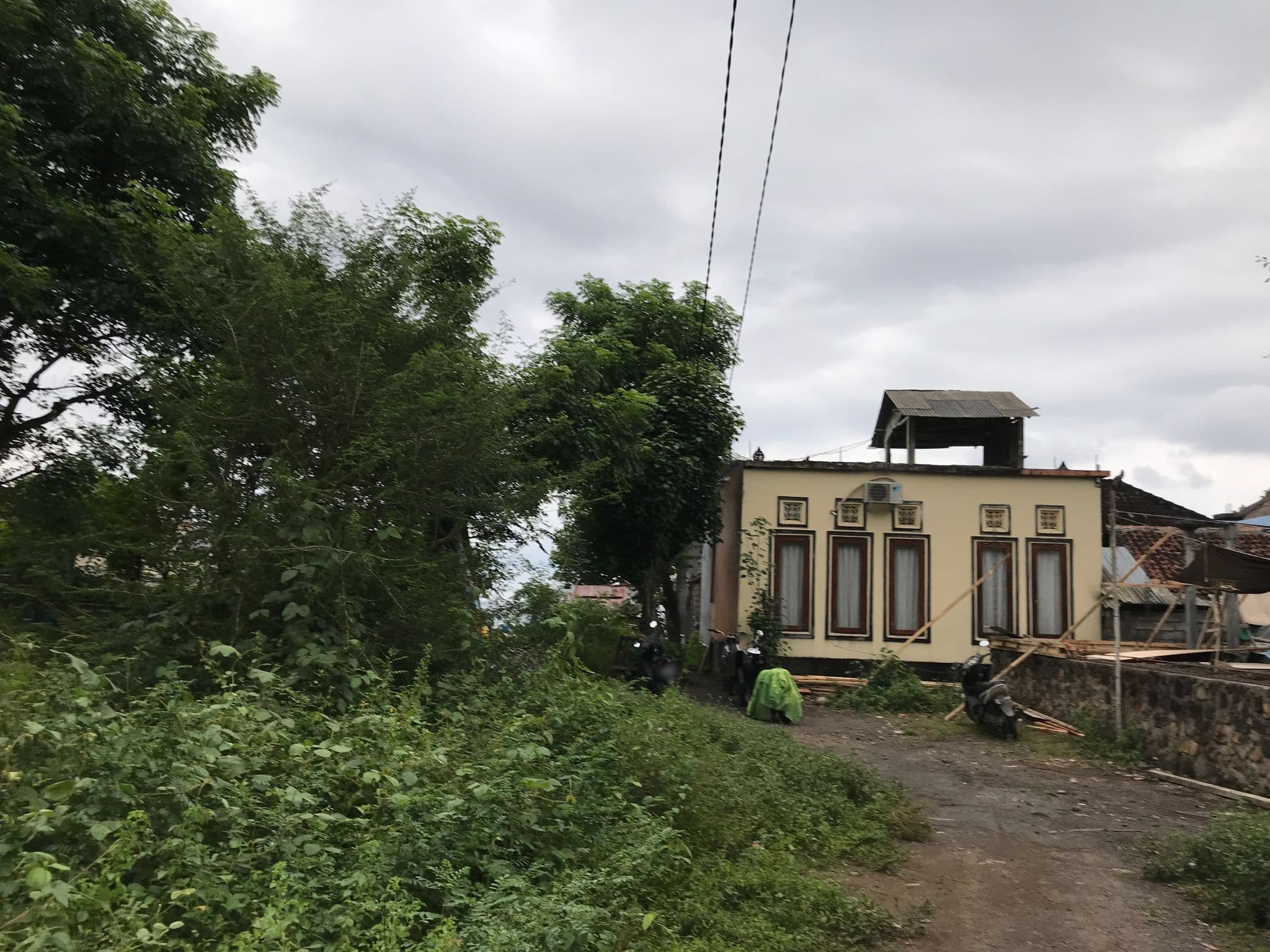 Street view near Mejore Beach Hotel, Amlapura — © alekseyrm (CC BY-SA · Mapillary)