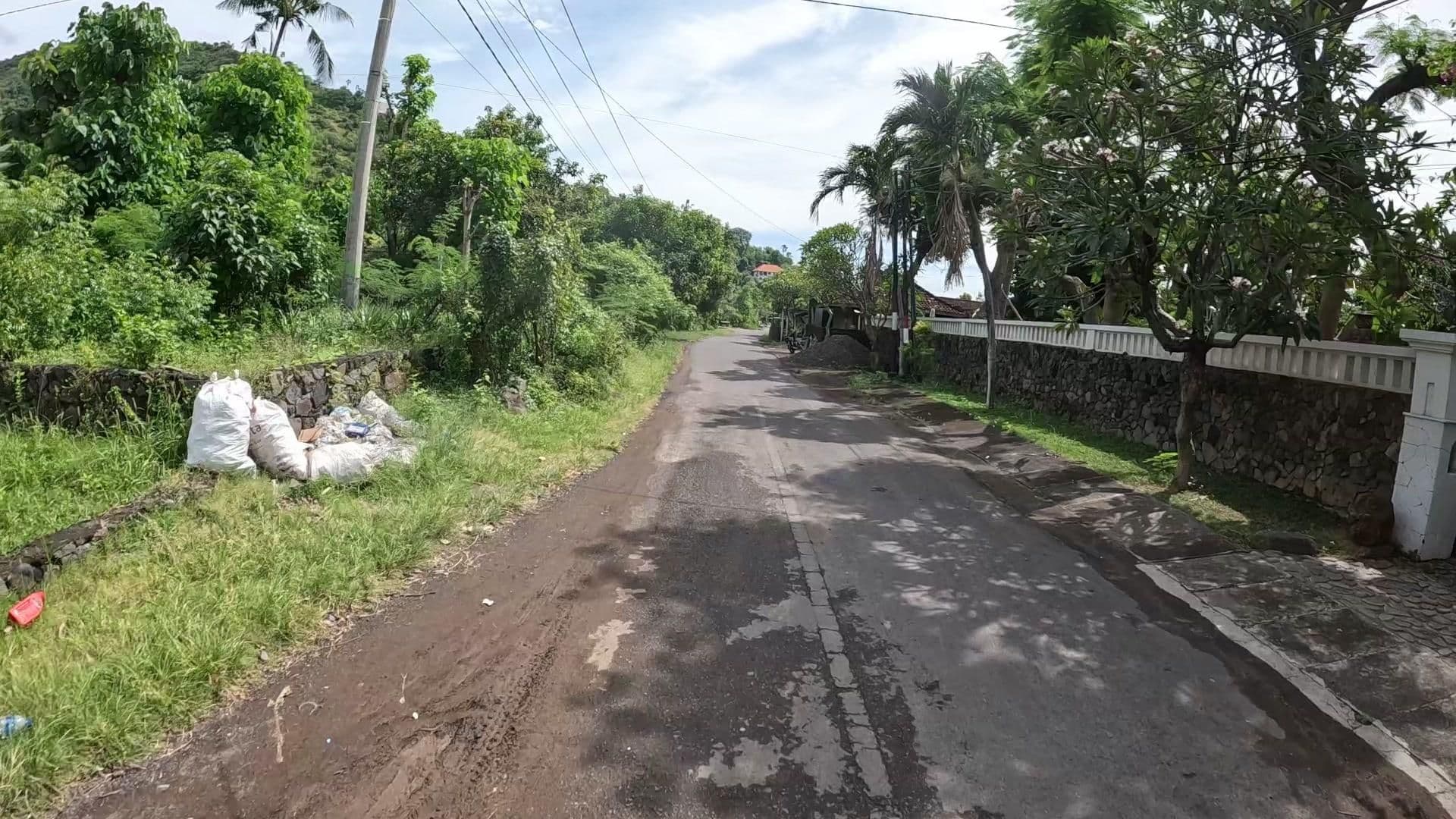 Street view near Flamboyant Villa Amed, Amlapura — © lucomsky (CC BY-SA · Mapillary)