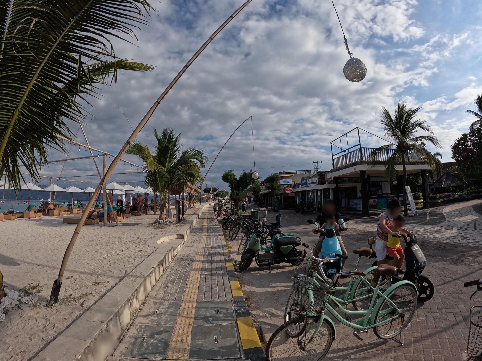Street view near Kokomo Resort, Gili Trawangan — © lucomsky (CC BY-SA · Mapillary)