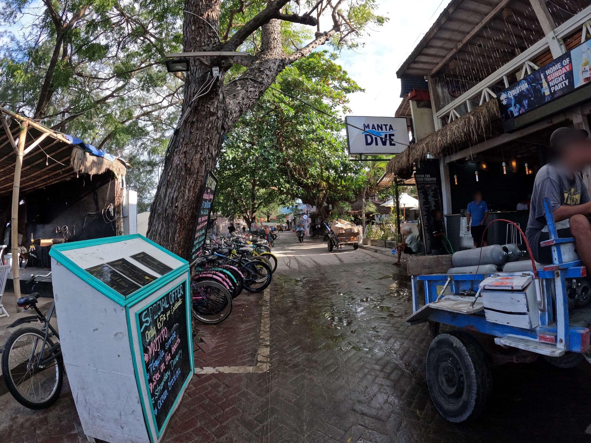 Street view near Villa Ombak Gili Trawangan Lombok, Gili Trawangan — © lucomsky (CC BY-SA · Mapillary)
