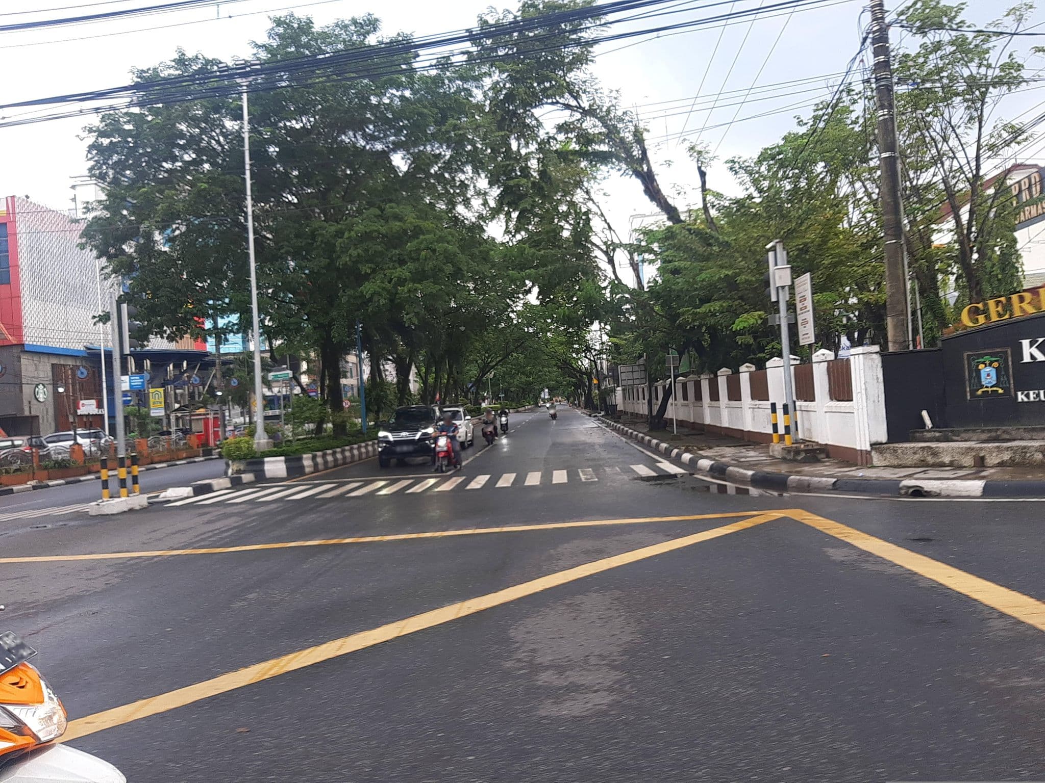 Street view near Palm Hotel, Banjarmasin — © FenyMufyd (CC BY-SA · Mapillary)
