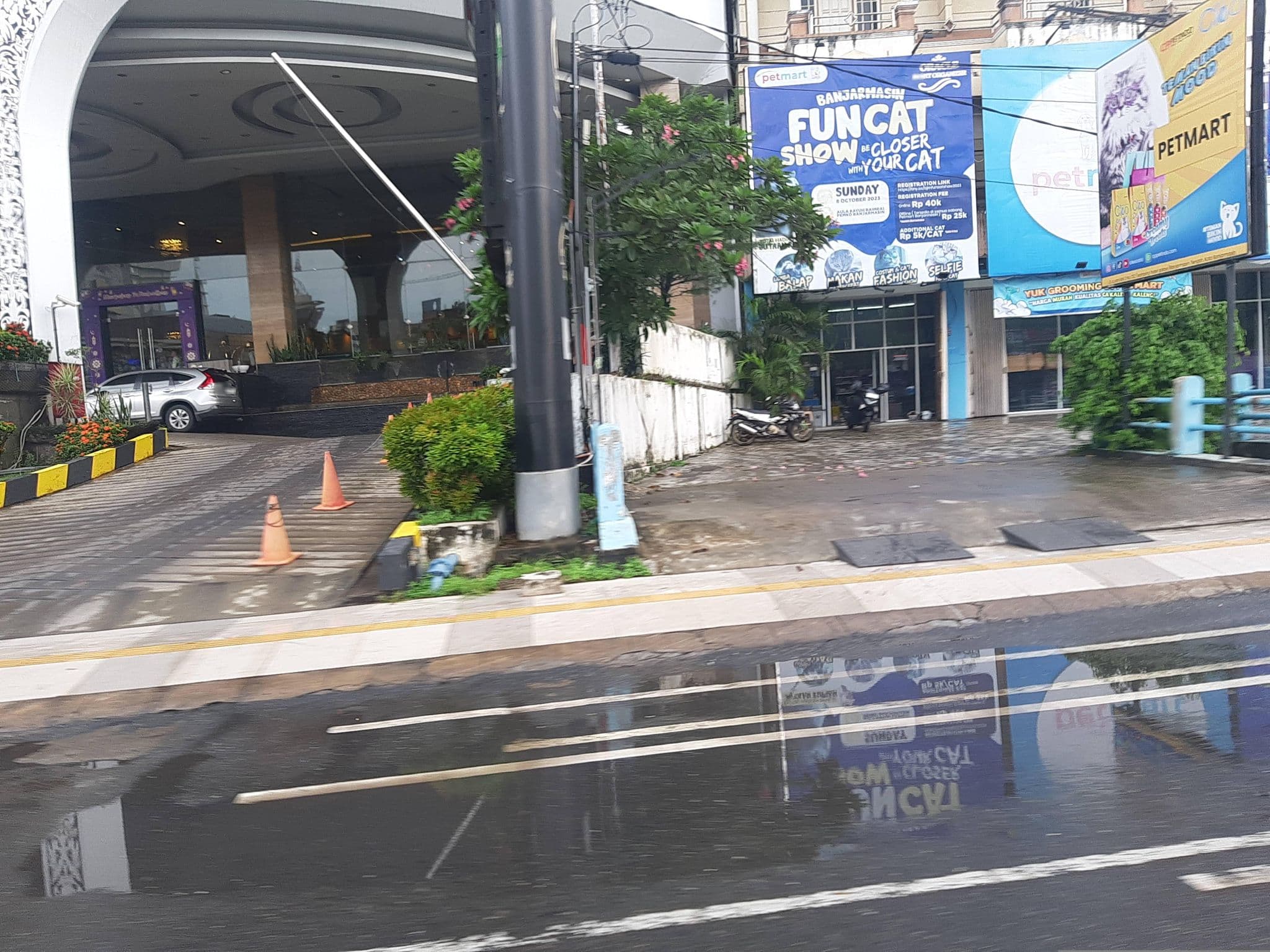Street view near Golden Tulip Galaxy Banjarmasin, Banjarmasin — © FenyMufyd (CC BY-SA · Mapillary)