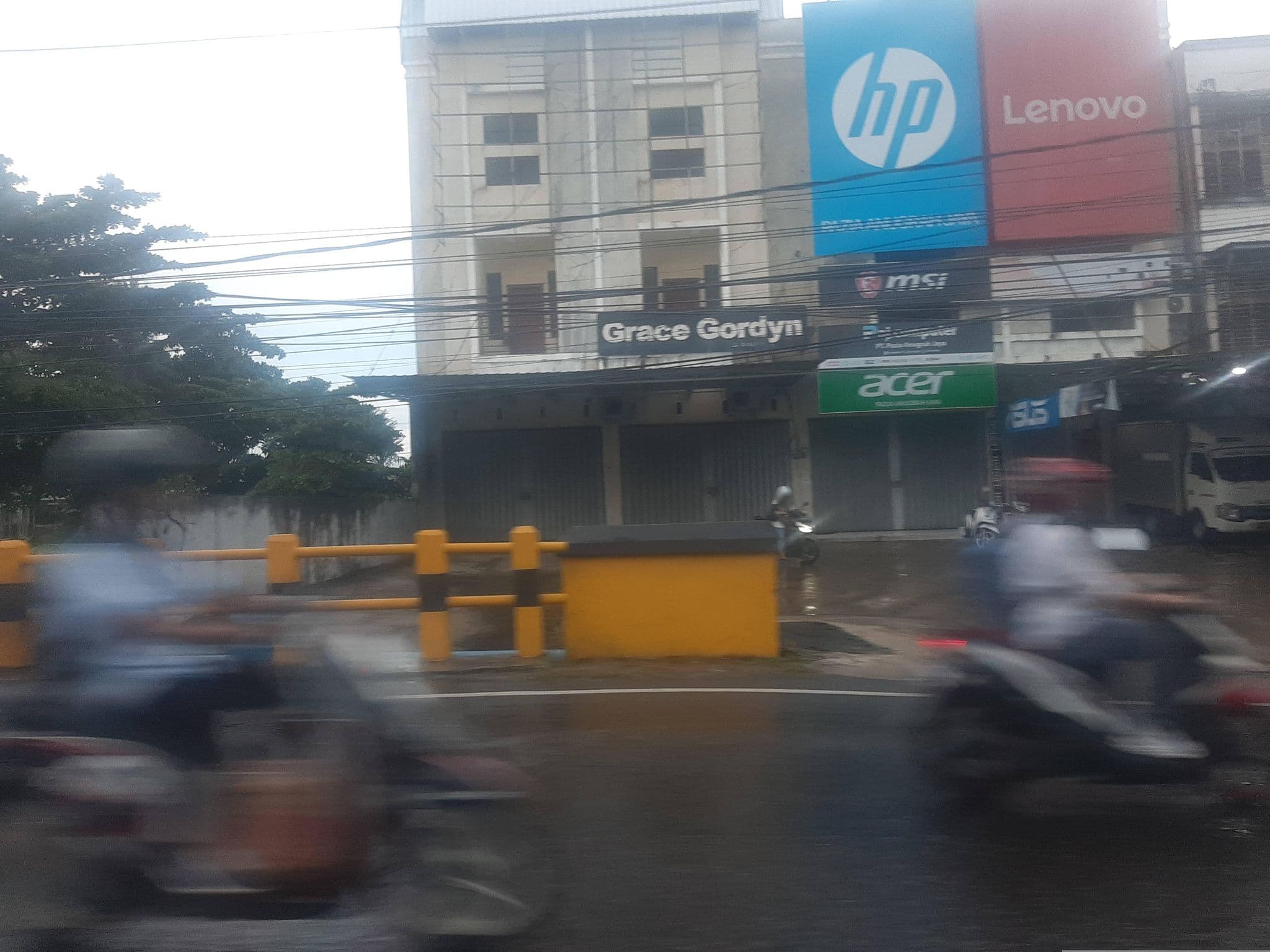 Street view near Putri Pandansari Hotel, Banjarmasin — © FenyMufyd (CC BY-SA · Mapillary)
