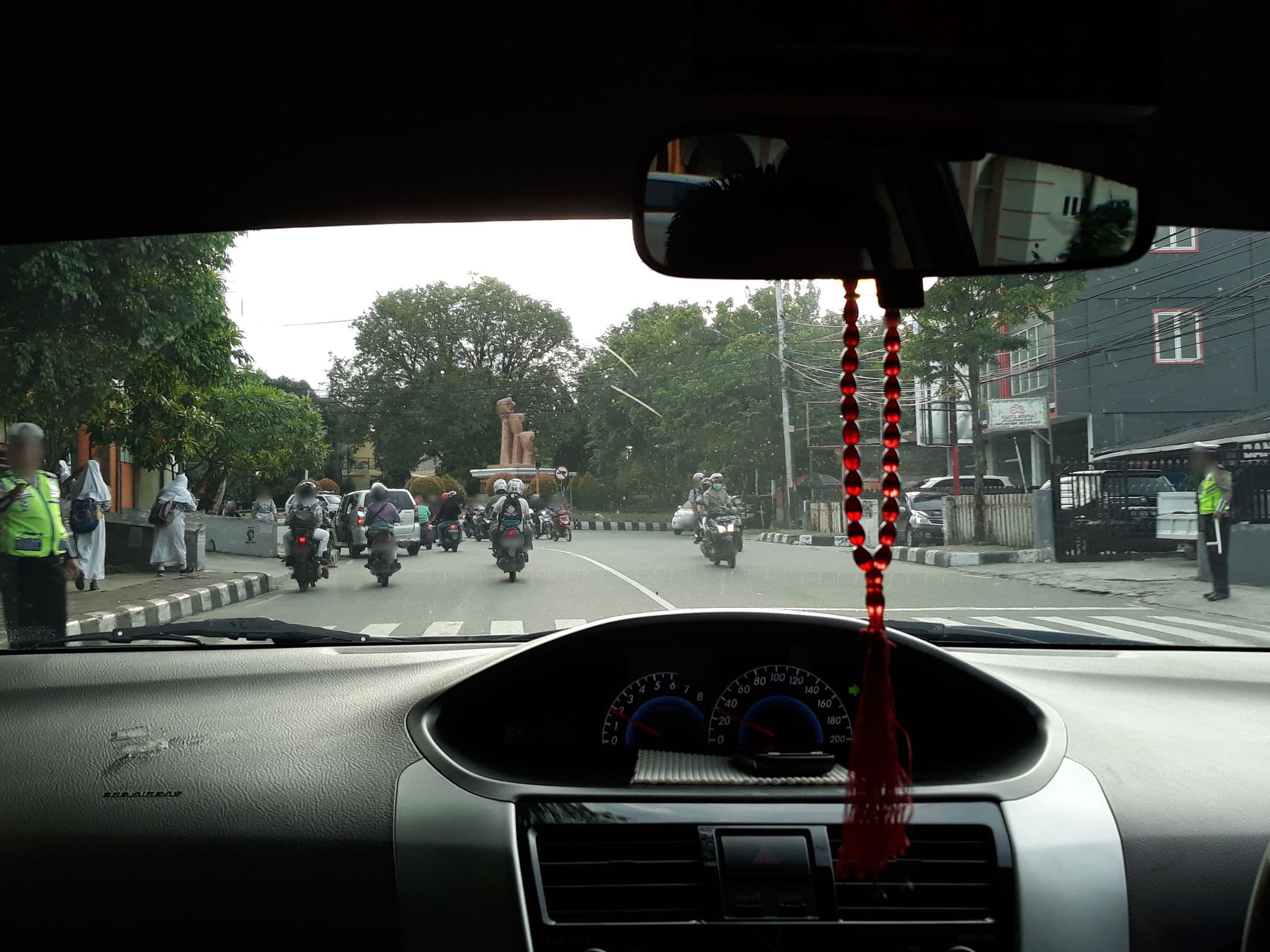Street view near Ayus Lobby lounge, Hotel Grand Senyiur - Balikpapan, Balikpapan — © yahyam (CC BY-SA · Mapillary)