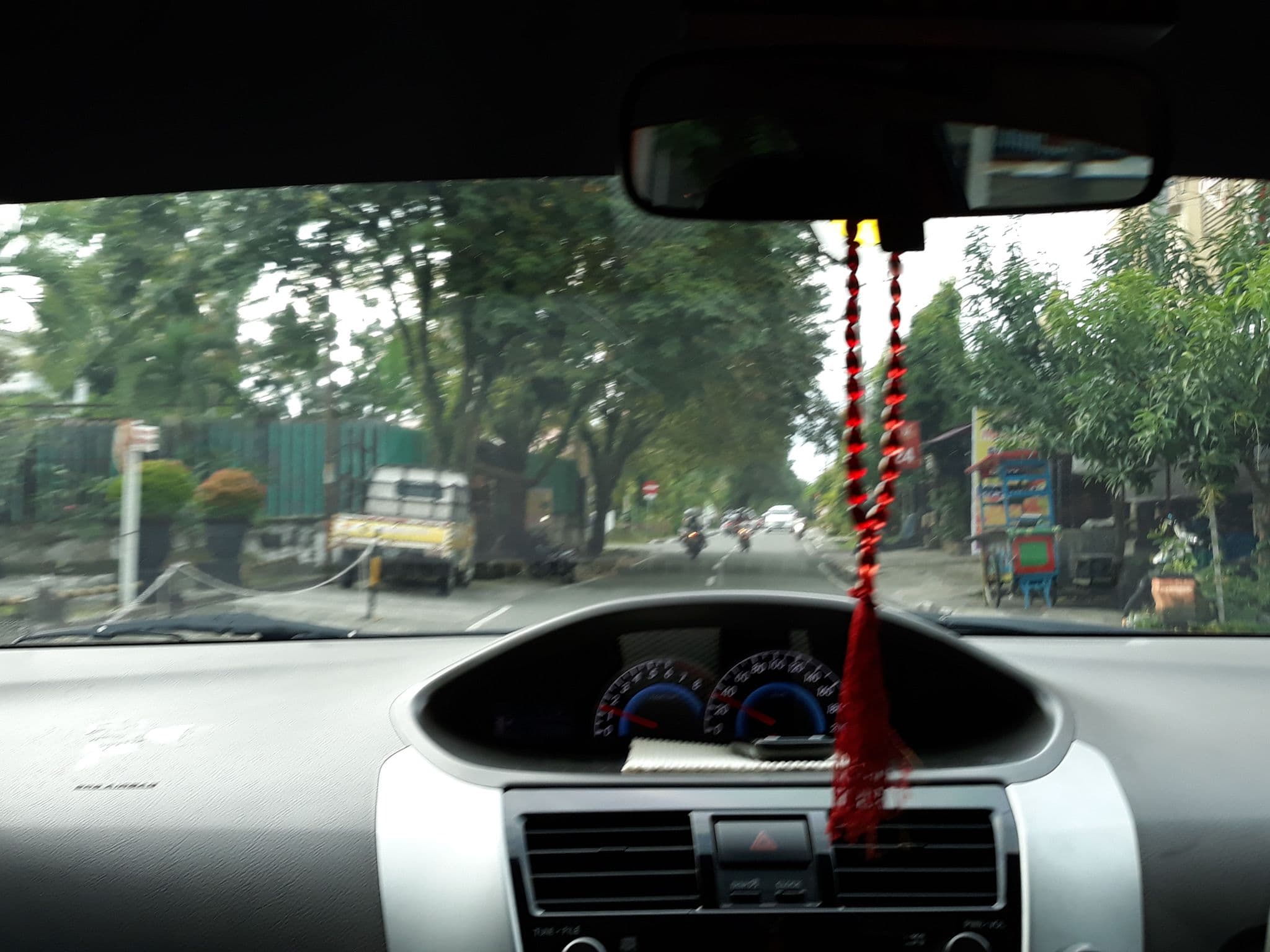 Street view near Gran Senyiur Hotel, Balikpapan — © yahyam (CC BY-SA · Mapillary)