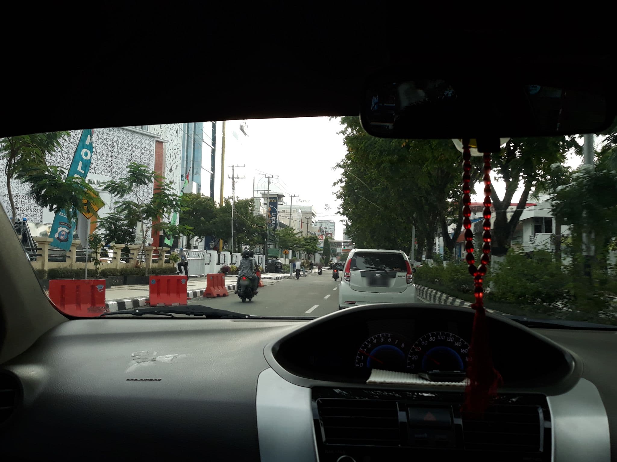 Street view near Swiss-Belhotel International, Balikpapan — © yahyam (CC BY-SA · Mapillary)
