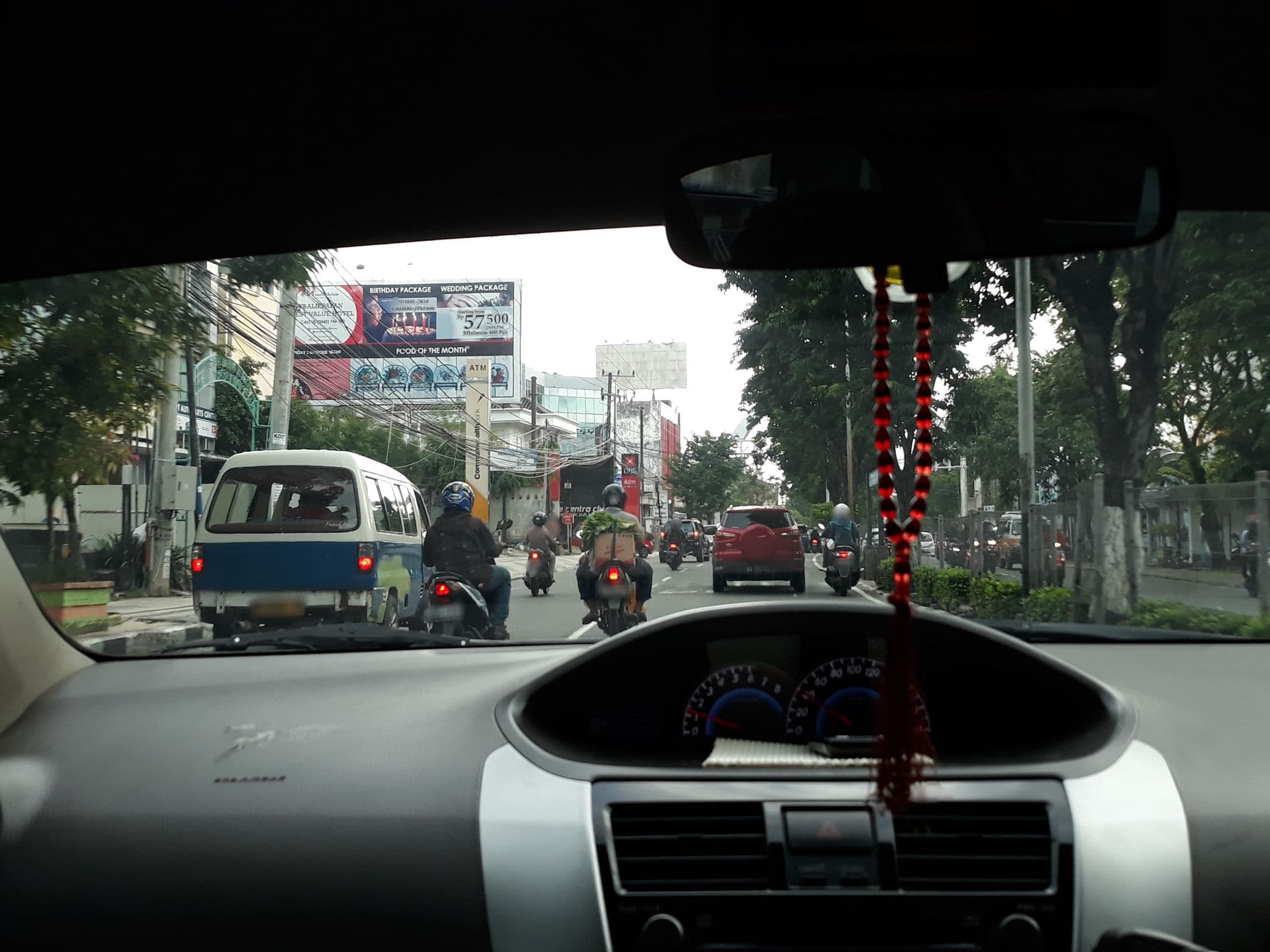 Street view near Restaurant Swiss-Bel Inn Hotel, Balikpapan — © yahyam (CC BY-SA · Mapillary)