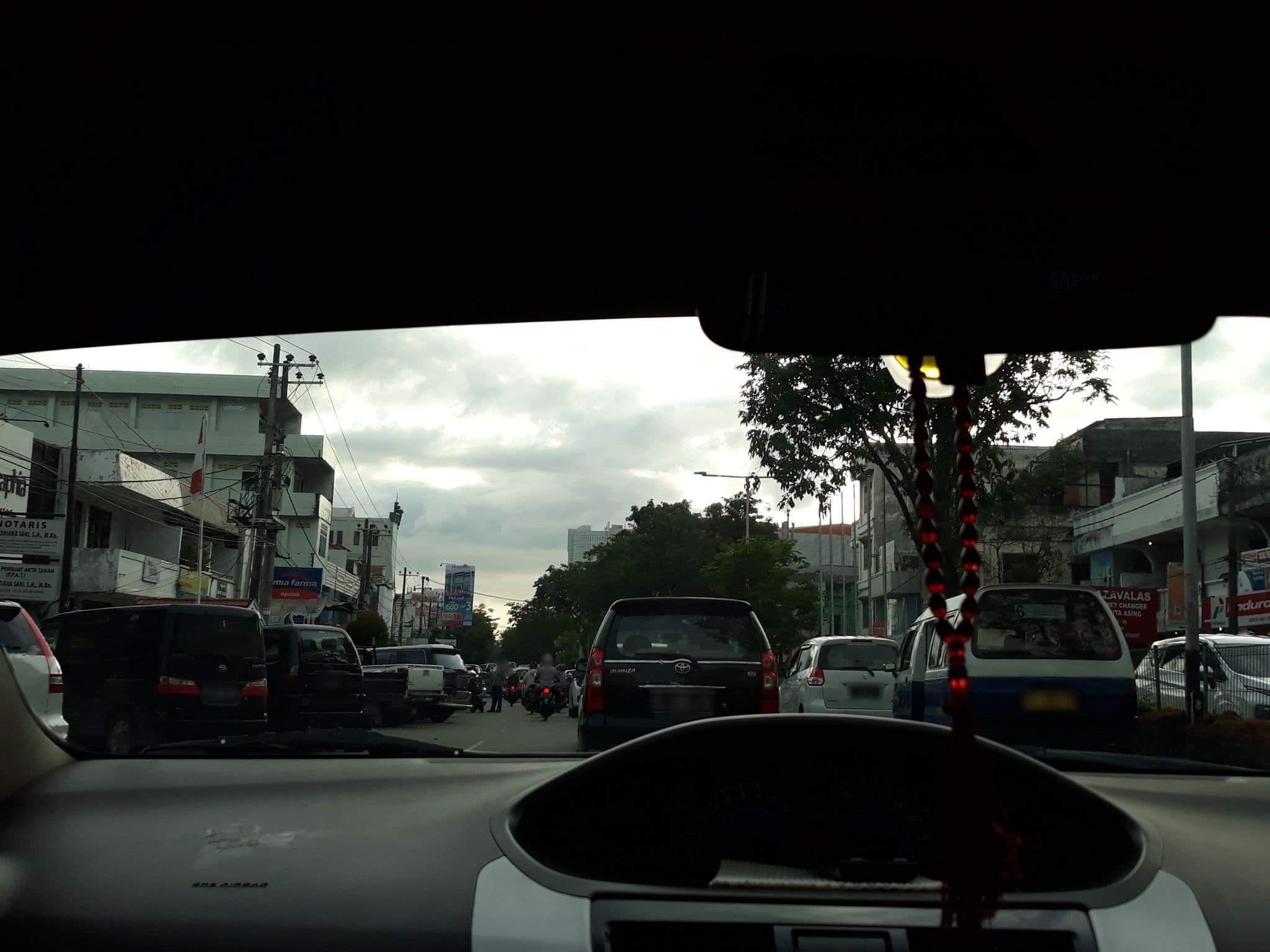 Street view near Swiss-Bel Inn Hotel, Balikpapan — © yahyam (CC BY-SA · Mapillary)