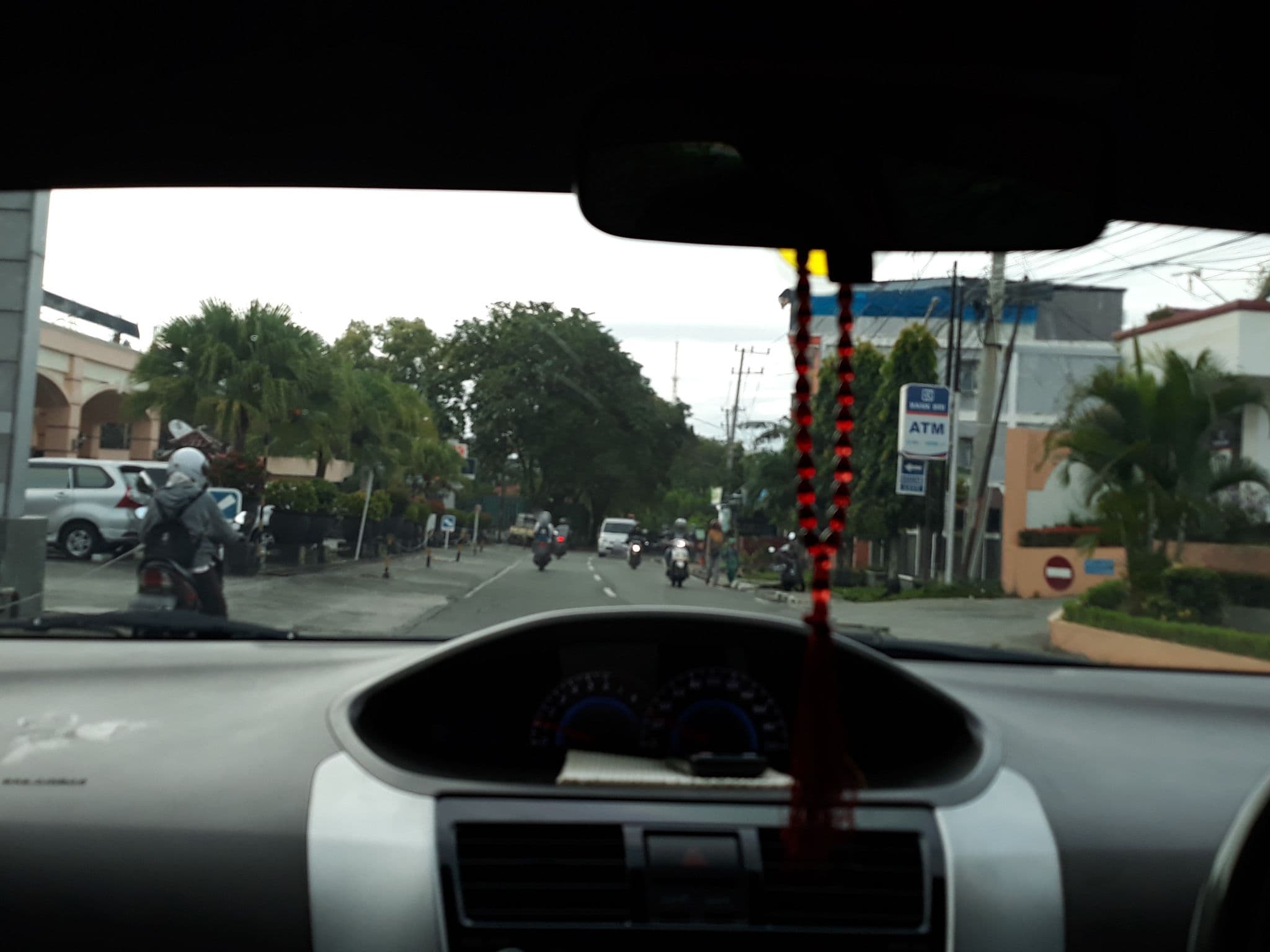 Street view near Le Jardin - Gran Senyiur Hotel, Balikpapan — © yahyam (CC BY-SA · Mapillary)