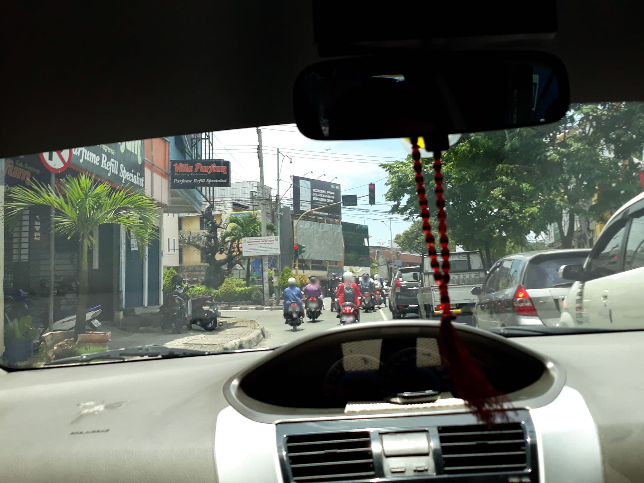 Street view near Mess Otomotif, Balikpapan — © yahyam (CC BY-SA · Mapillary)