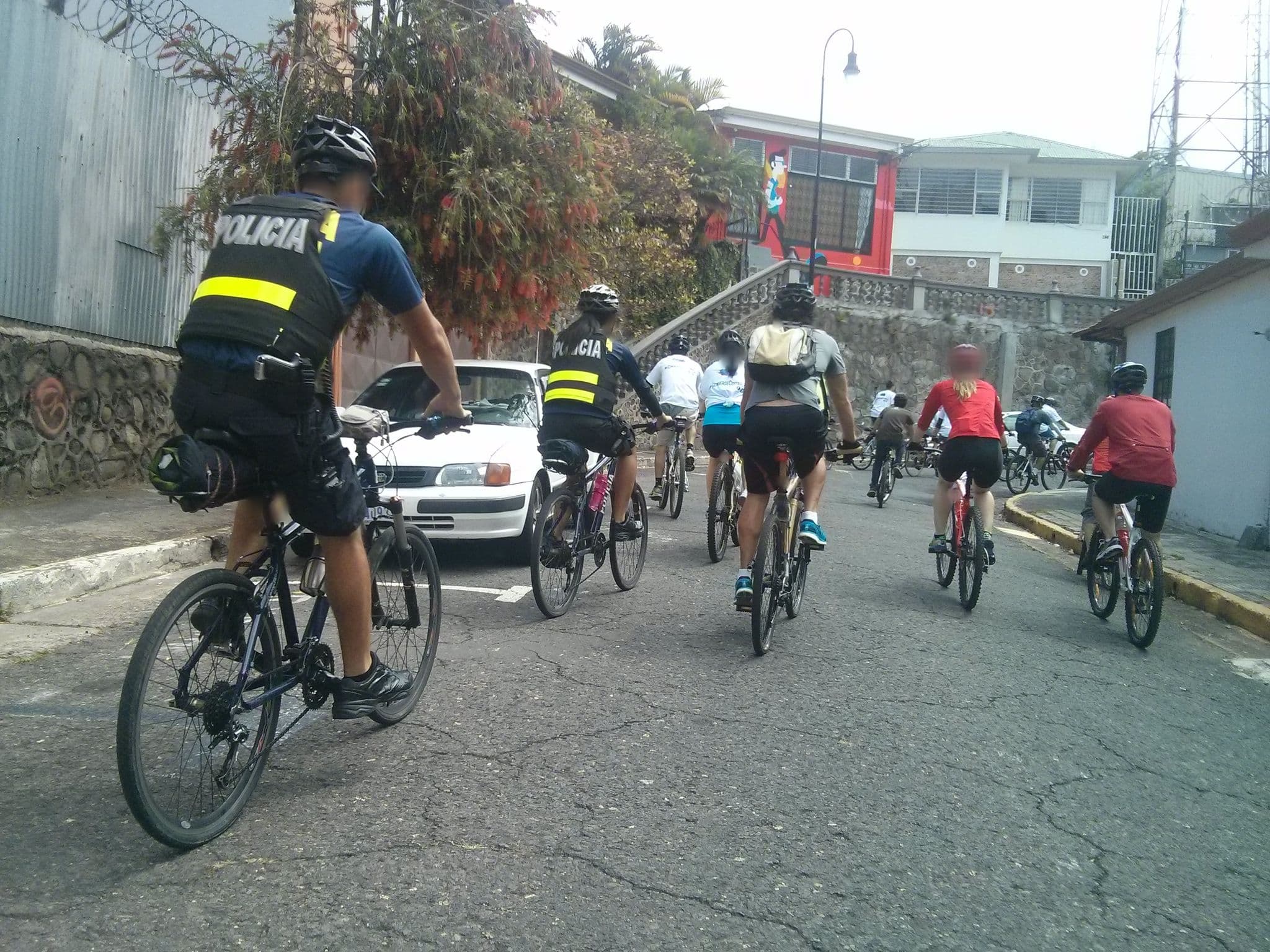 Street view near Casa Botanica de Otoya (El Germano), Calle Blancos — © elopio (CC BY-SA · Mapillary)