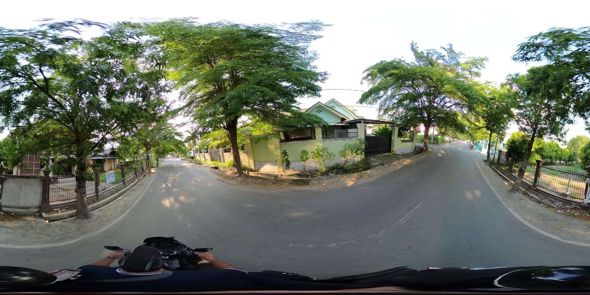 Street view near Clarion Hotel Makassar, Palu — © benjidad (CC BY-SA · Mapillary)