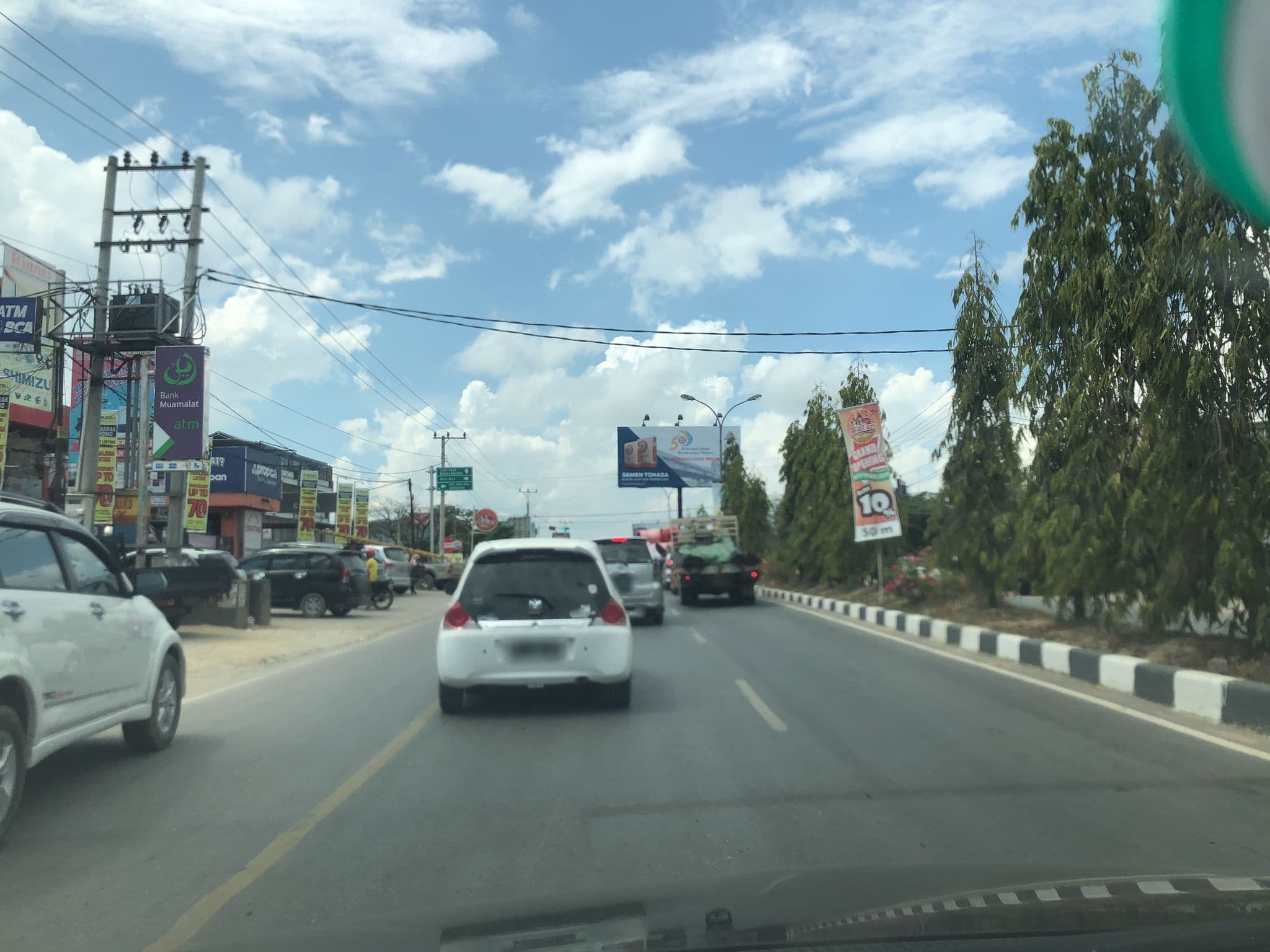 Street view near Estate Hotel Kendari, Kendari — © sarahantos (CC BY-SA · Mapillary)