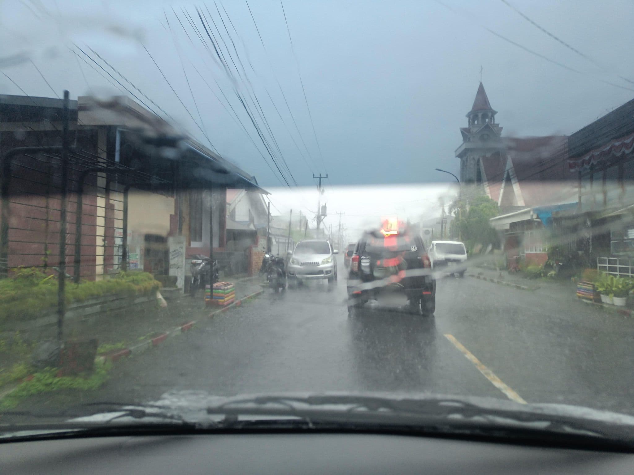 Street view near Kakaskasen Indah, Tomohon — © hen0ch (CC BY-SA · Mapillary)