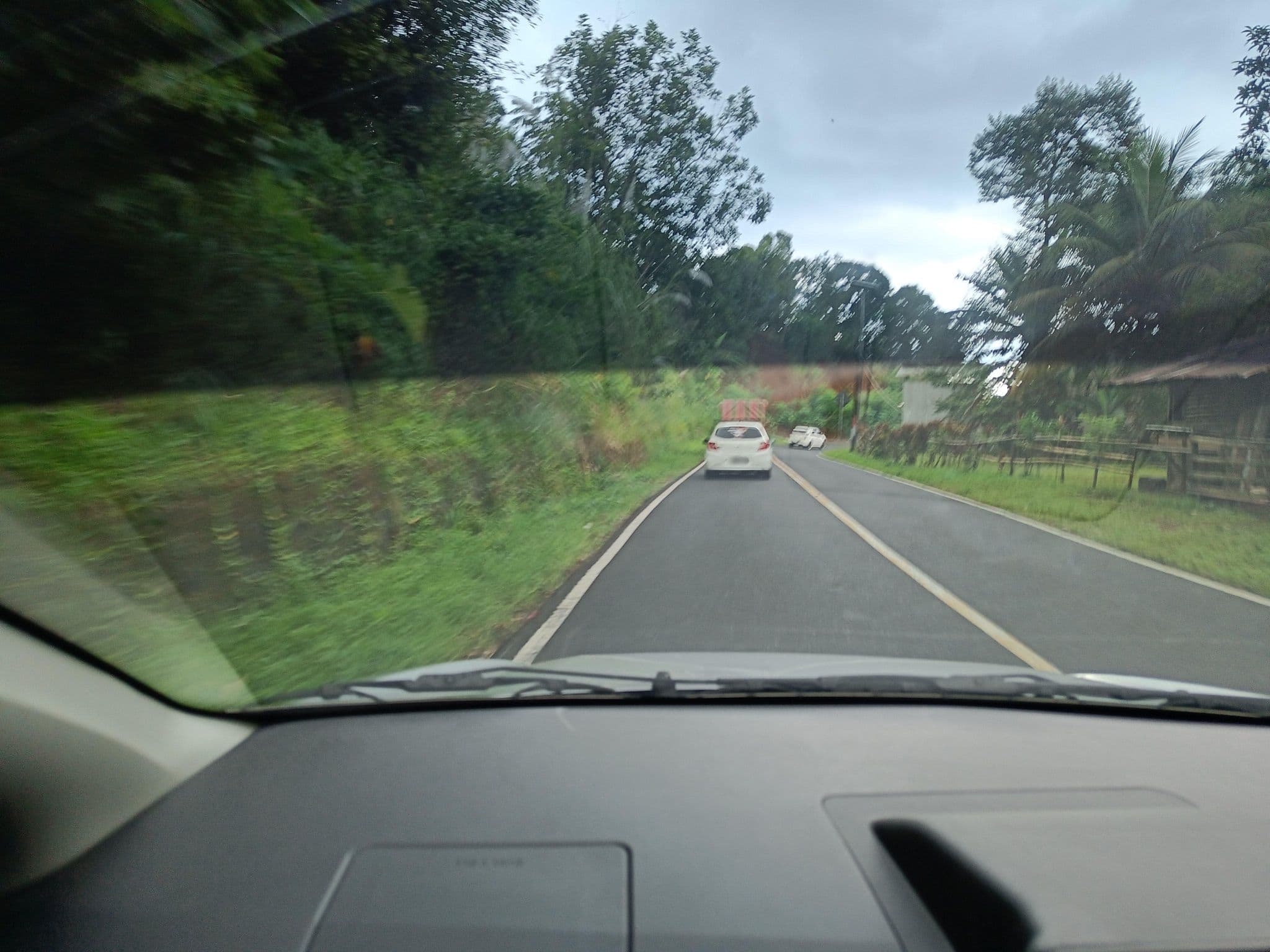 Street view near Hotel Makatembo, Tomohon — © hen0ch (CC BY-SA · Mapillary)