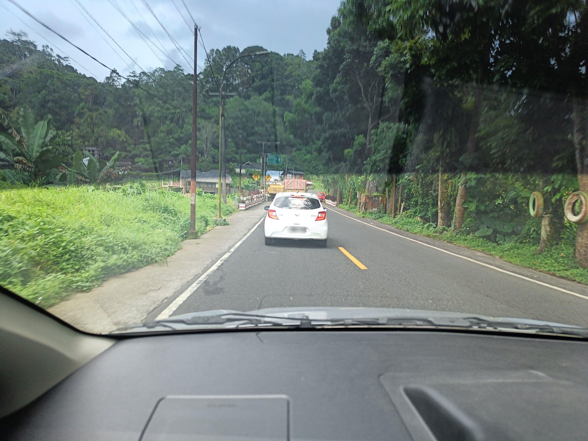 Street view near Hotel Indraloka Tomohon, Tomohon — © hen0ch (CC BY-SA · Mapillary)