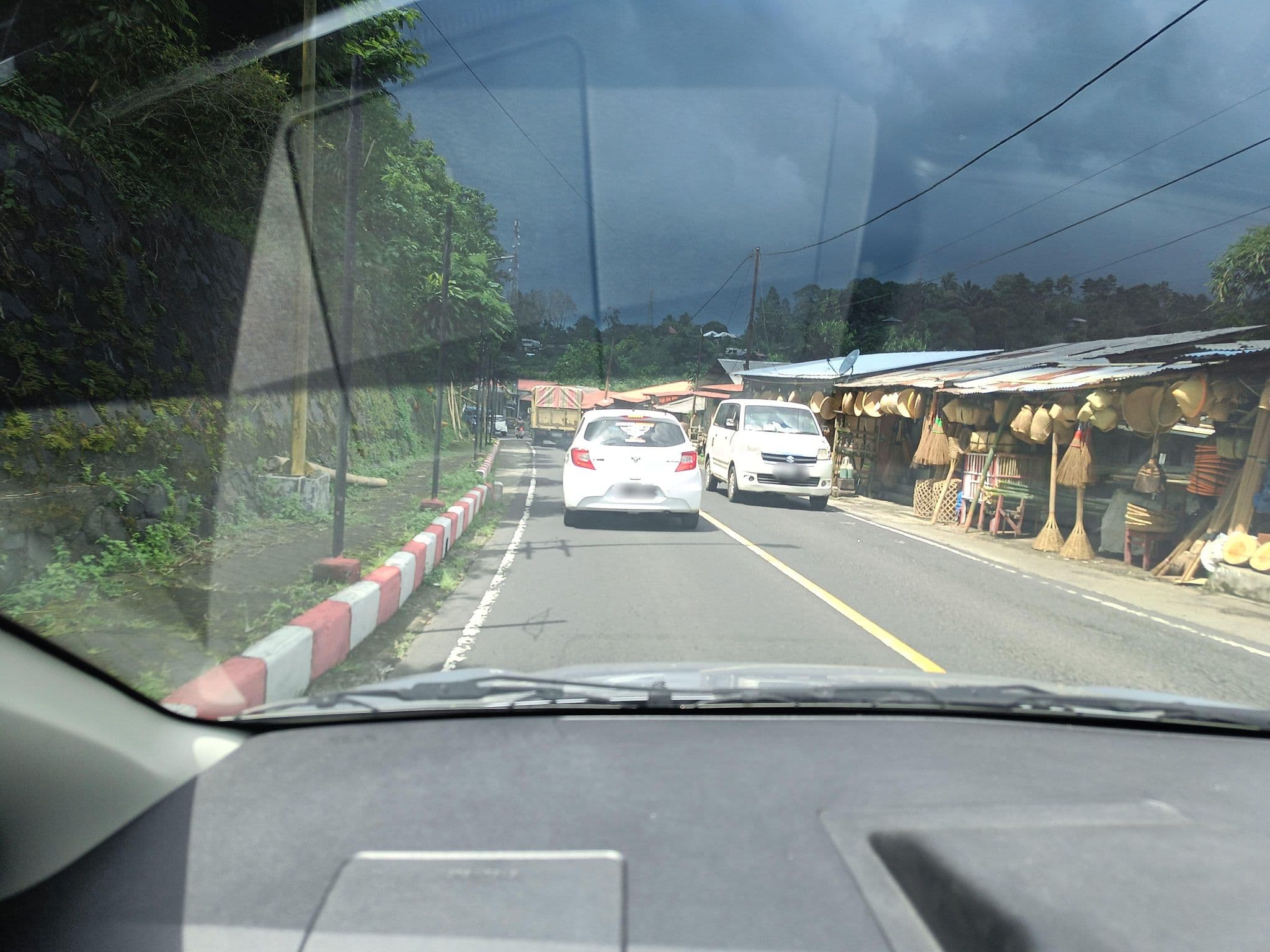 Street view near Tomohon Apeles'z House, Tomohon — © hen0ch (CC BY-SA · Mapillary)