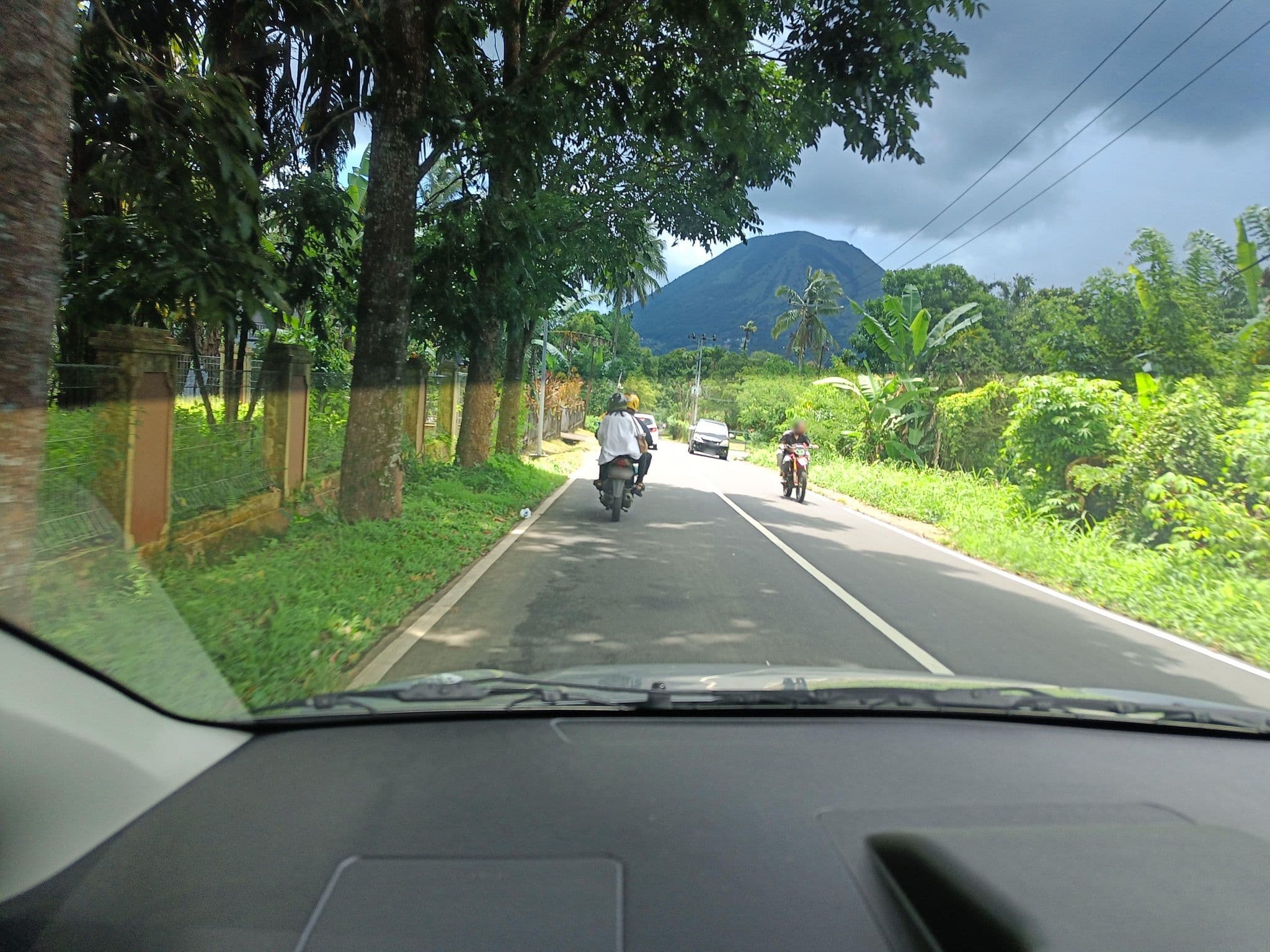 Street view near William's Resort, Tomohon — © hen0ch (CC BY-SA · Mapillary)