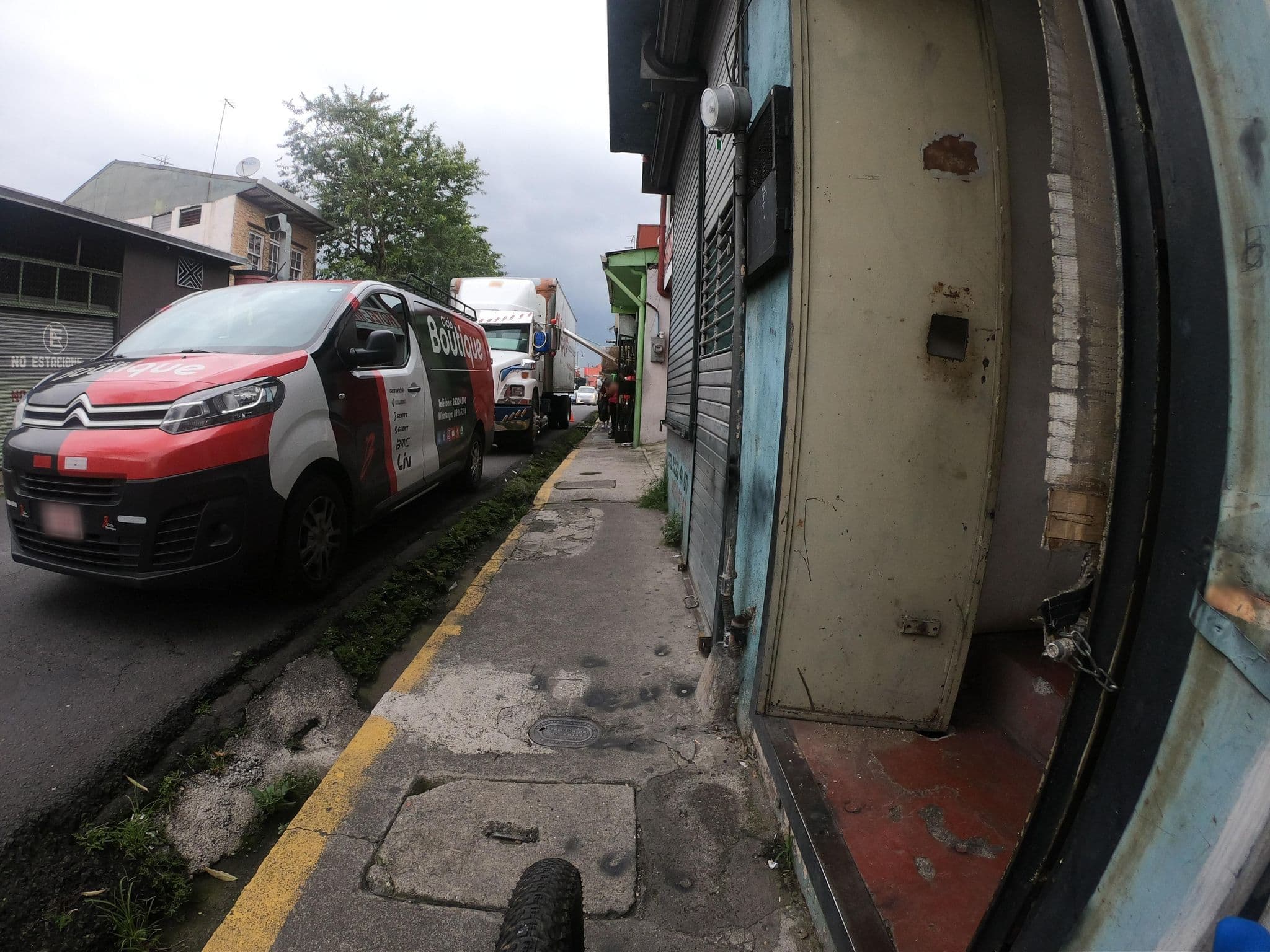 Street view near Hotel Medellin, San José