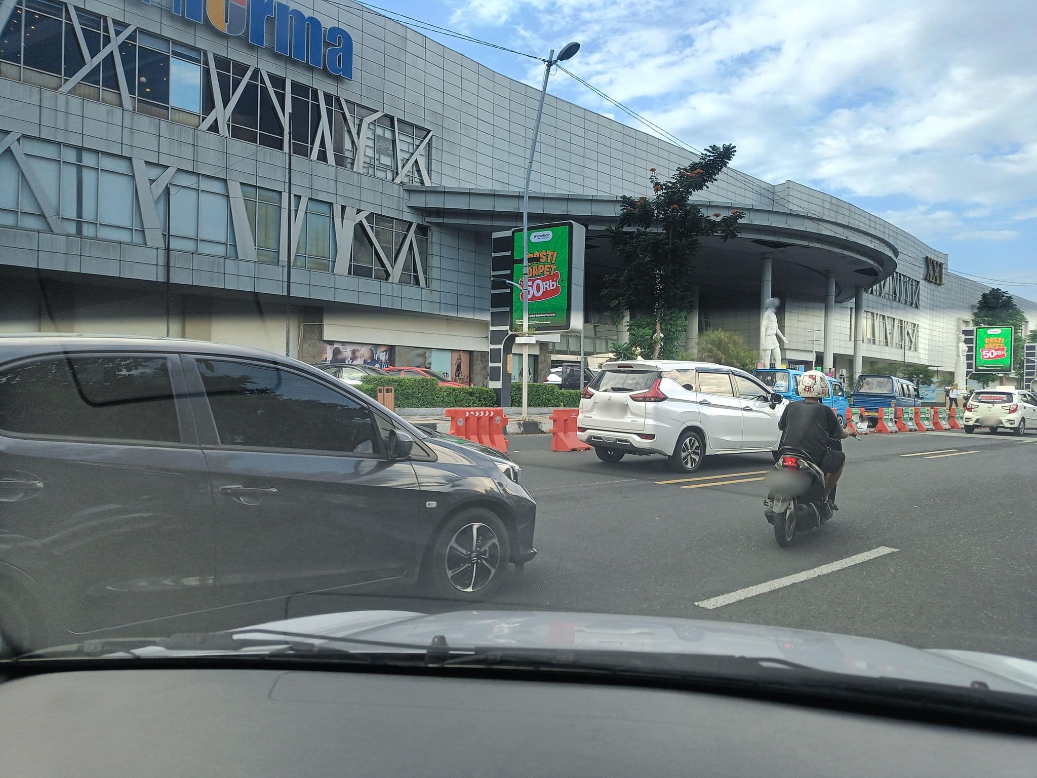 Street view near KsK, Manado — © hen0ch (CC BY-SA · Mapillary)