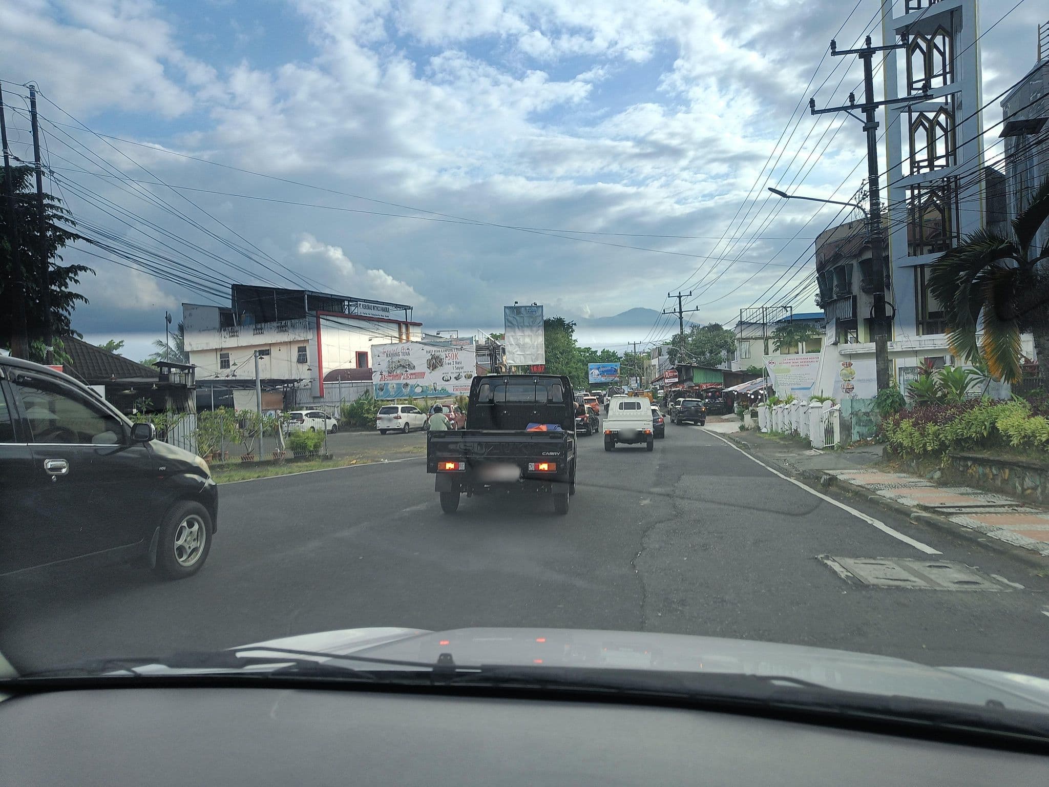 Street view near Galaxy Hotel, Manado — © hen0ch (CC BY-SA · Mapillary)