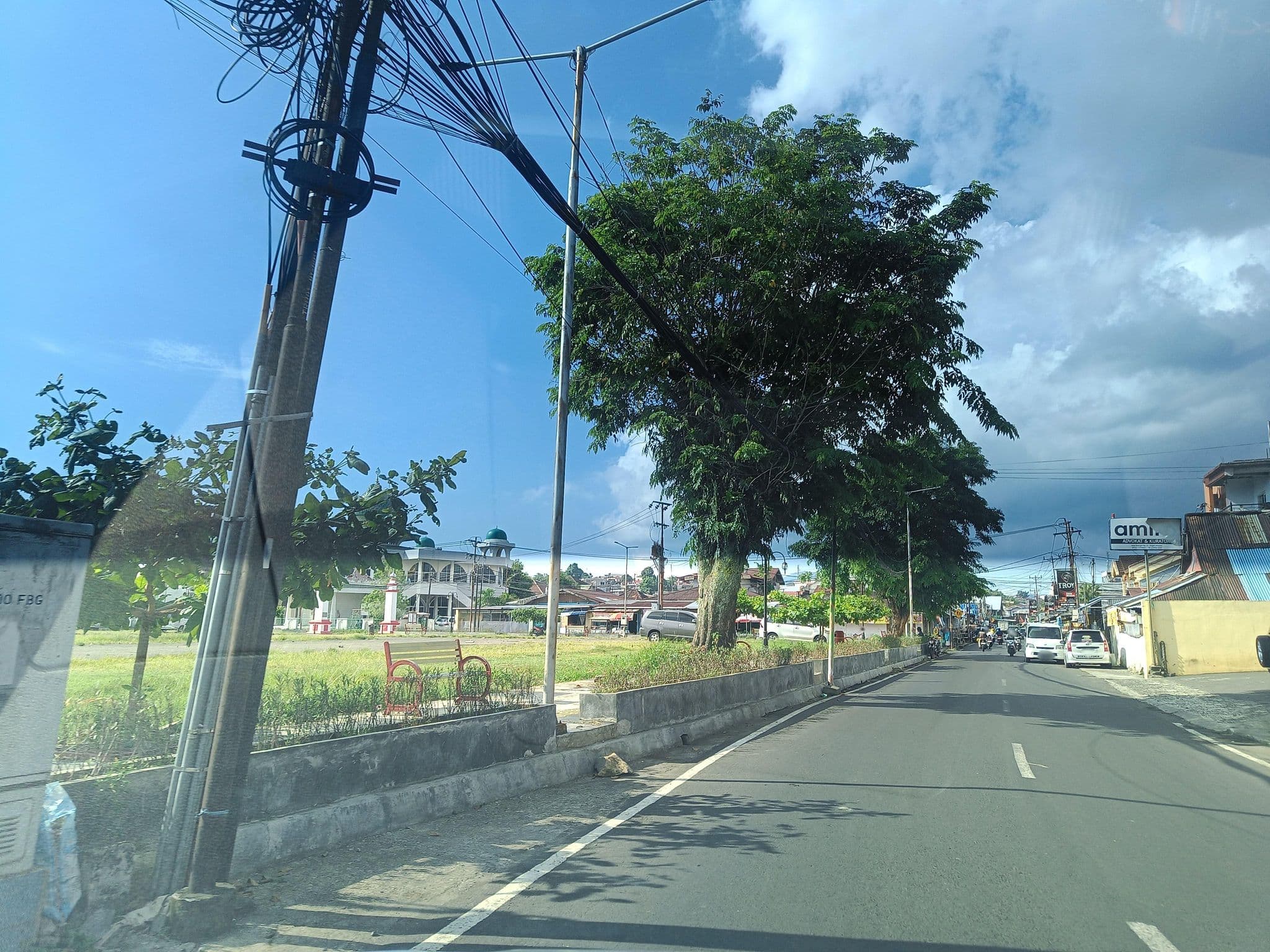 Street view near Mommy's Room, Manado — © hen0ch (CC BY-SA · Mapillary)