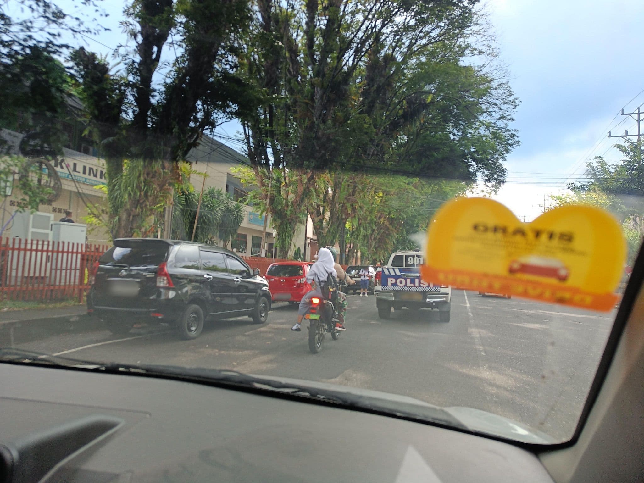 Street view near Hotel Gran Central Manado, Manado — © hen0ch (CC BY-SA · Mapillary)