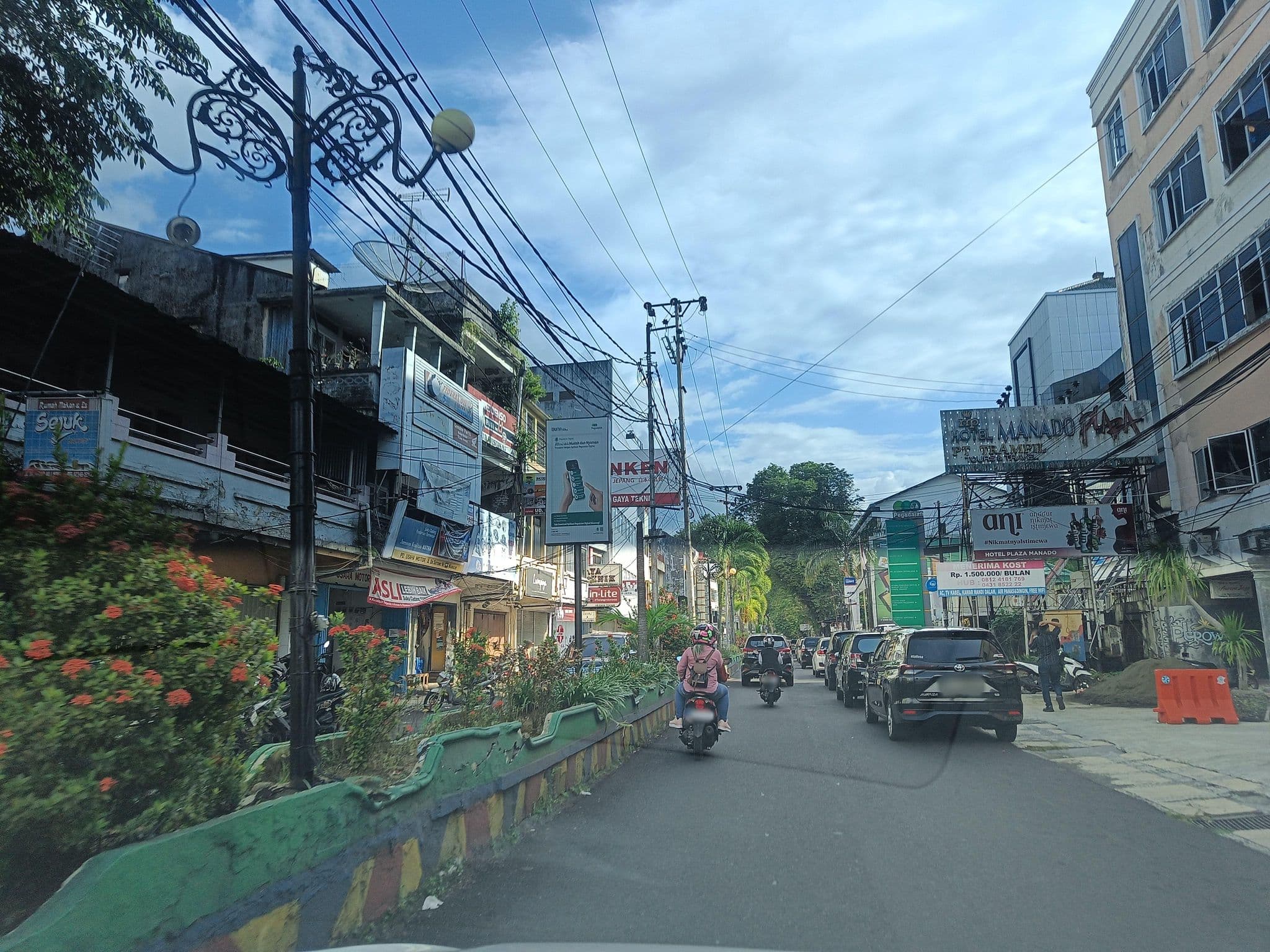 Street view near Jonaths cottage, Manado — © hen0ch (CC BY-SA · Mapillary)
