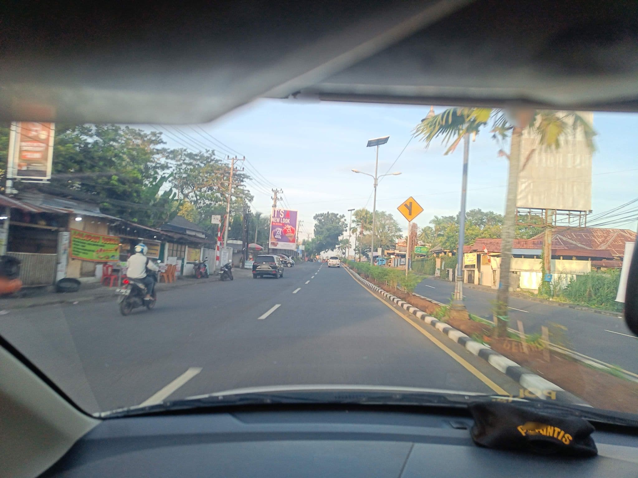 Street view near The Trans Luxury Hotely, Laikit, Laikit II (Dimembe) — © hen0ch (CC BY-SA · Mapillary)